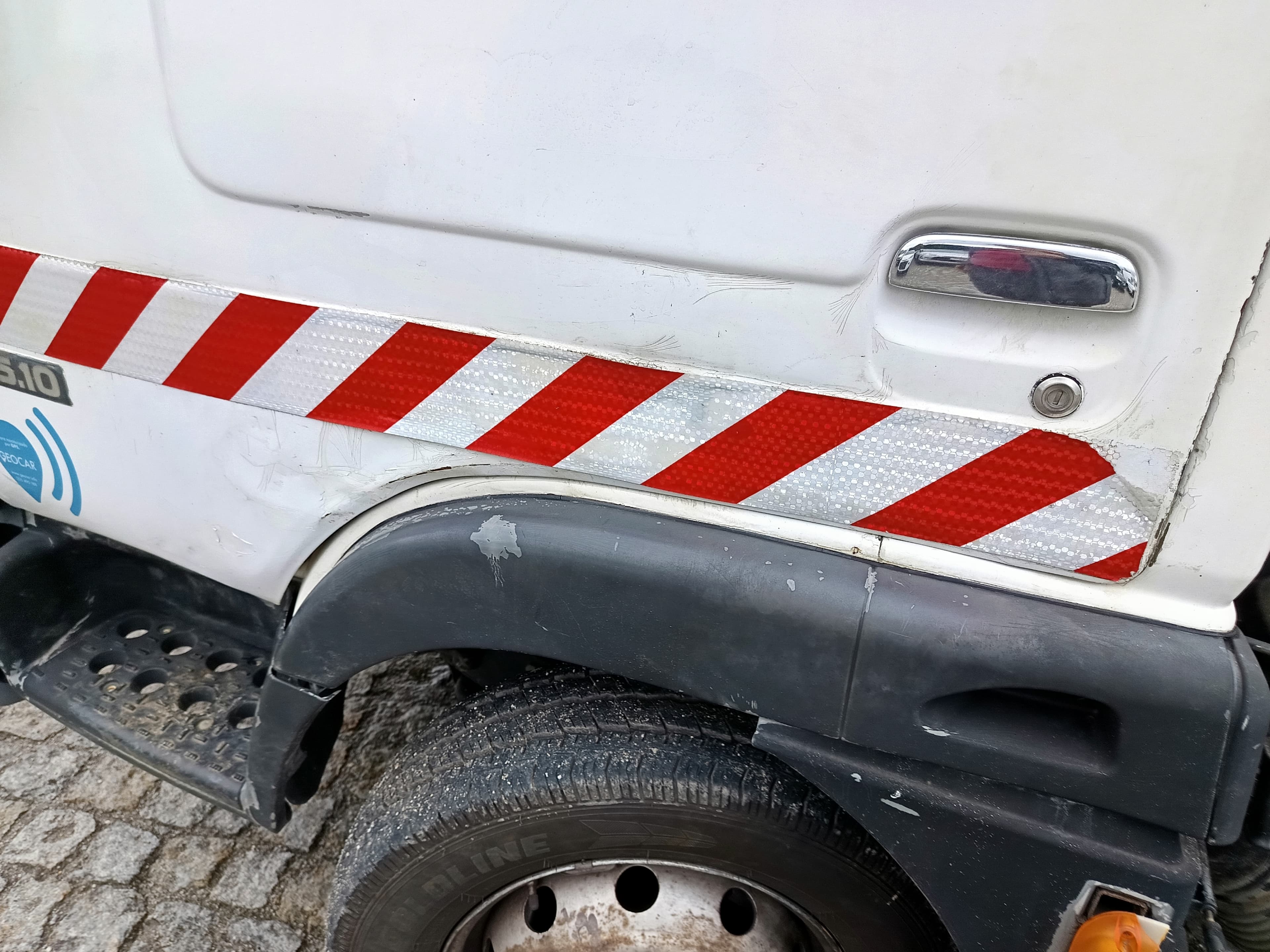 Nissan Cabstar Com Plataforma Elevatória · Ano 2007 — imagem 17