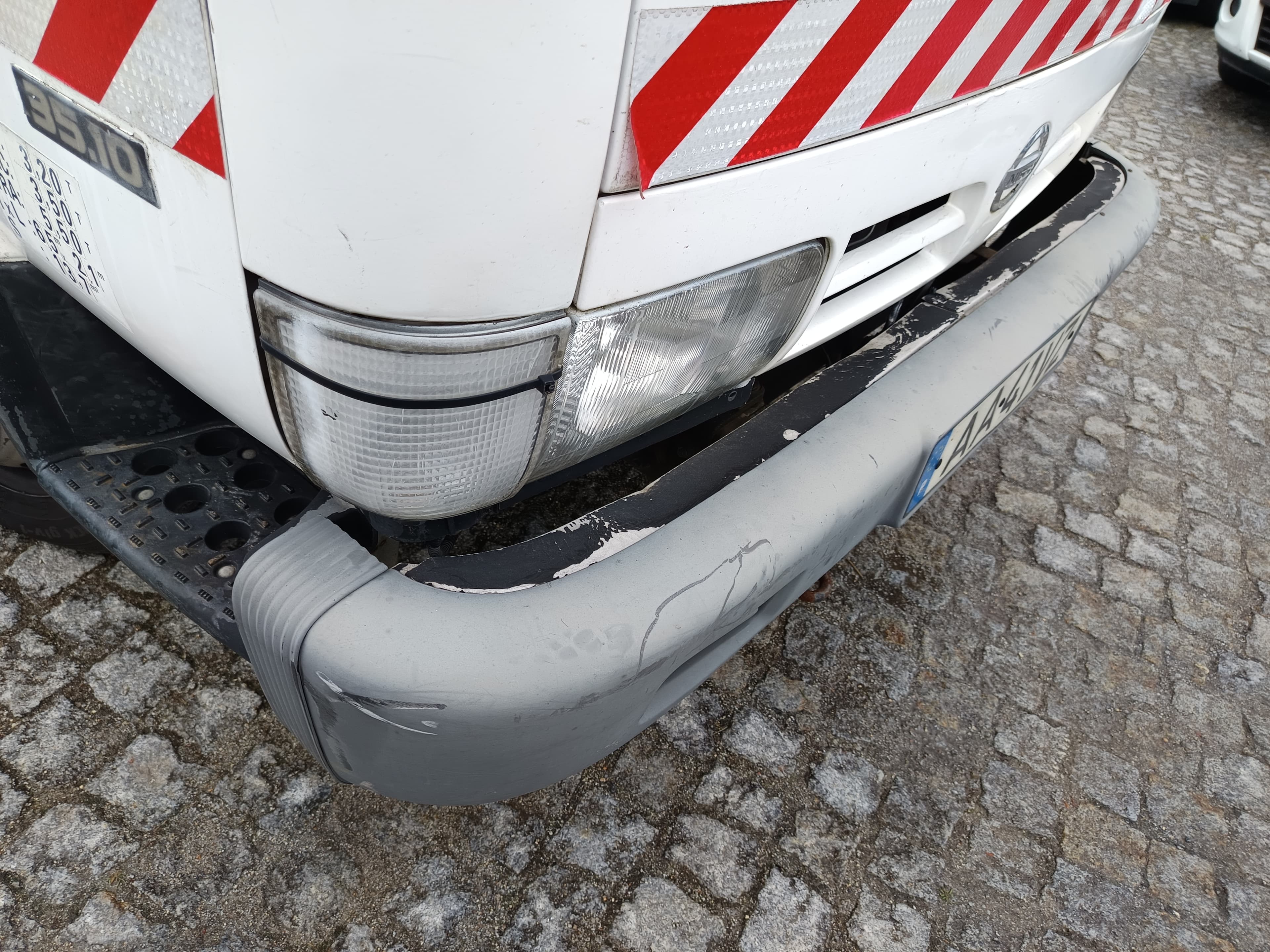 Nissan Cabstar Com Plataforma Elevatória · Ano 2007 — imagem 14