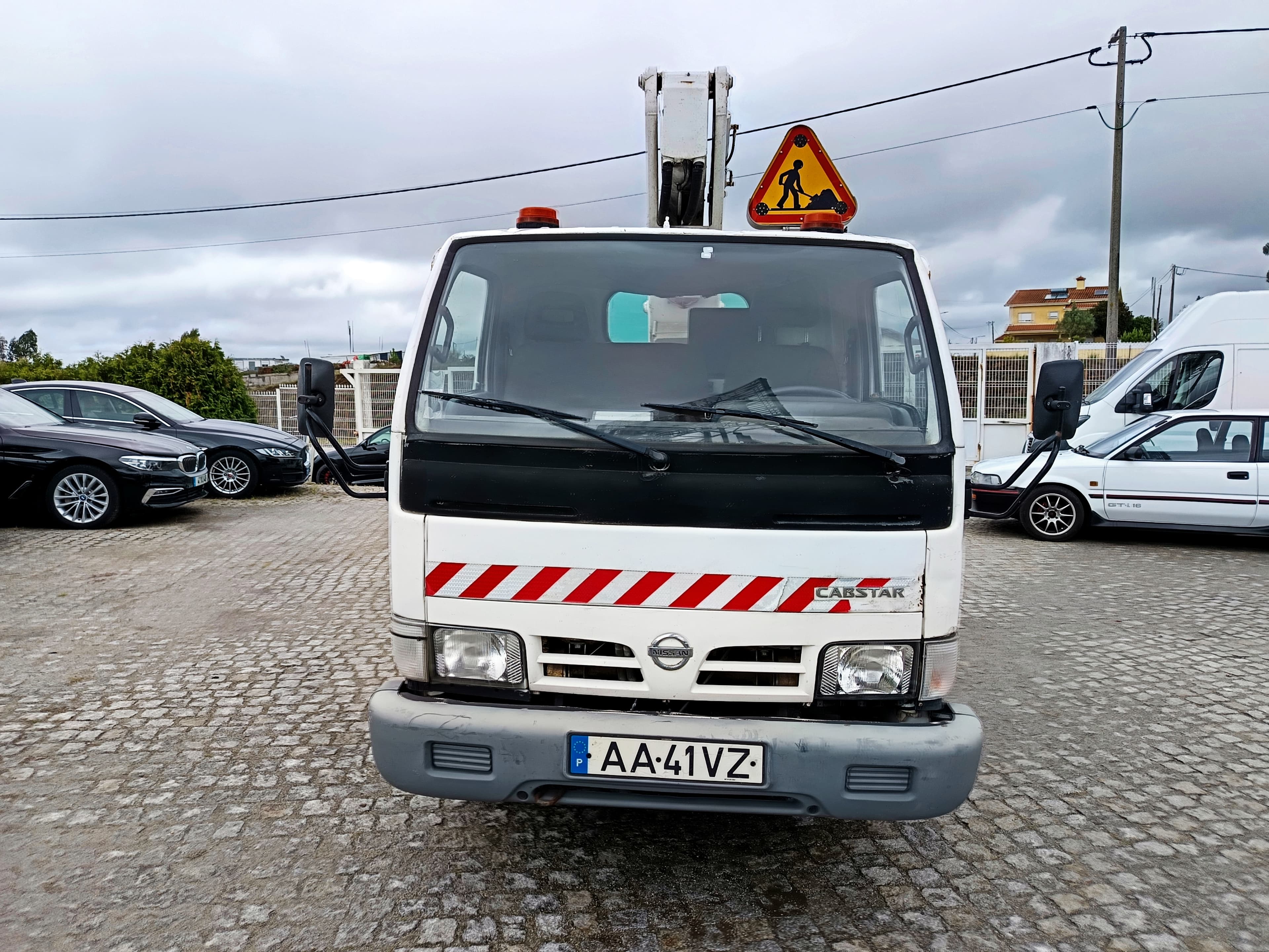 Nissan Cabstar Com Plataforma Elevatória · Ano 2007 — imagem 2