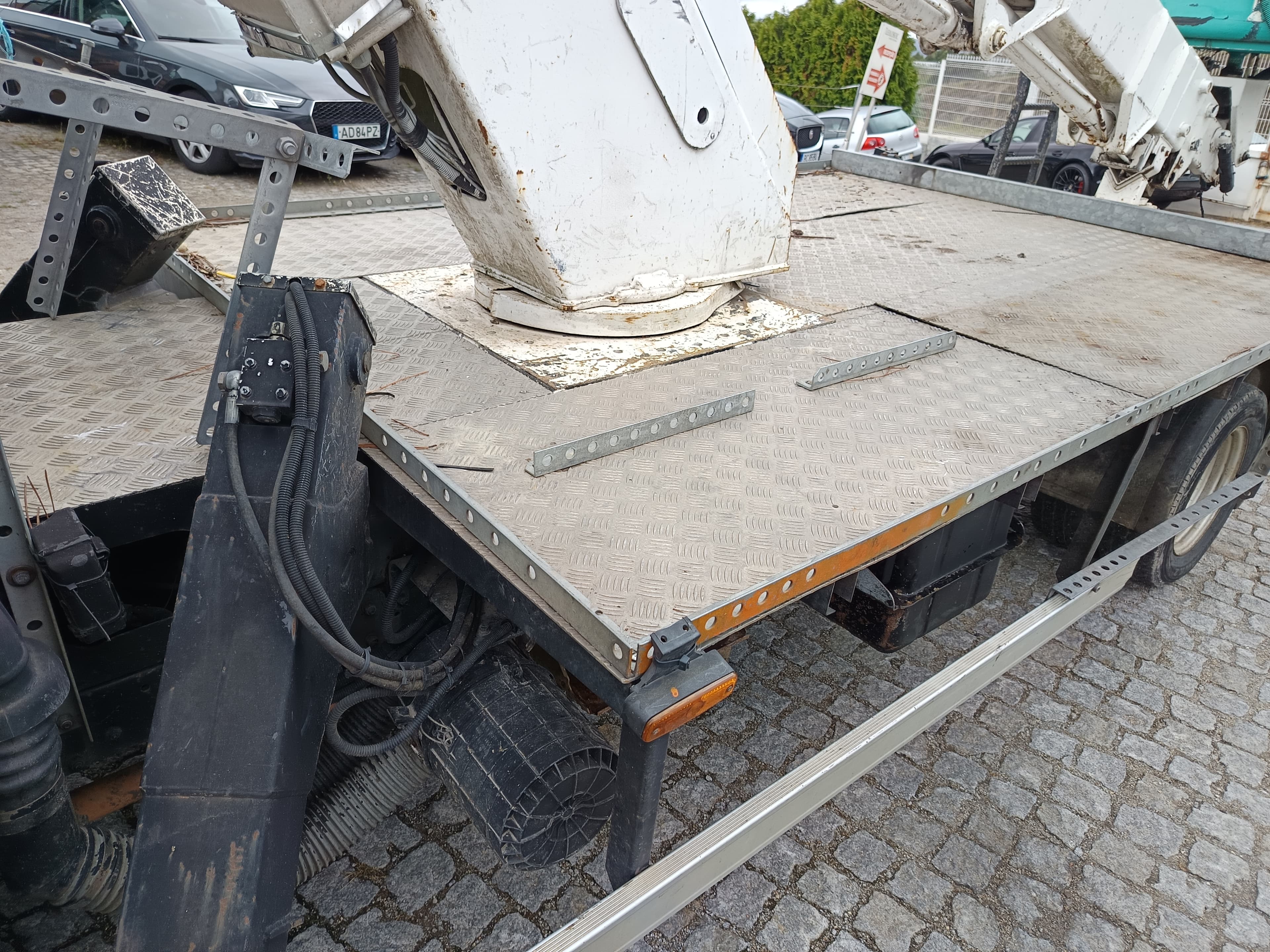 Nissan Cabstar Com Plataforma Elevatória · Ano 2007 — imagem 18