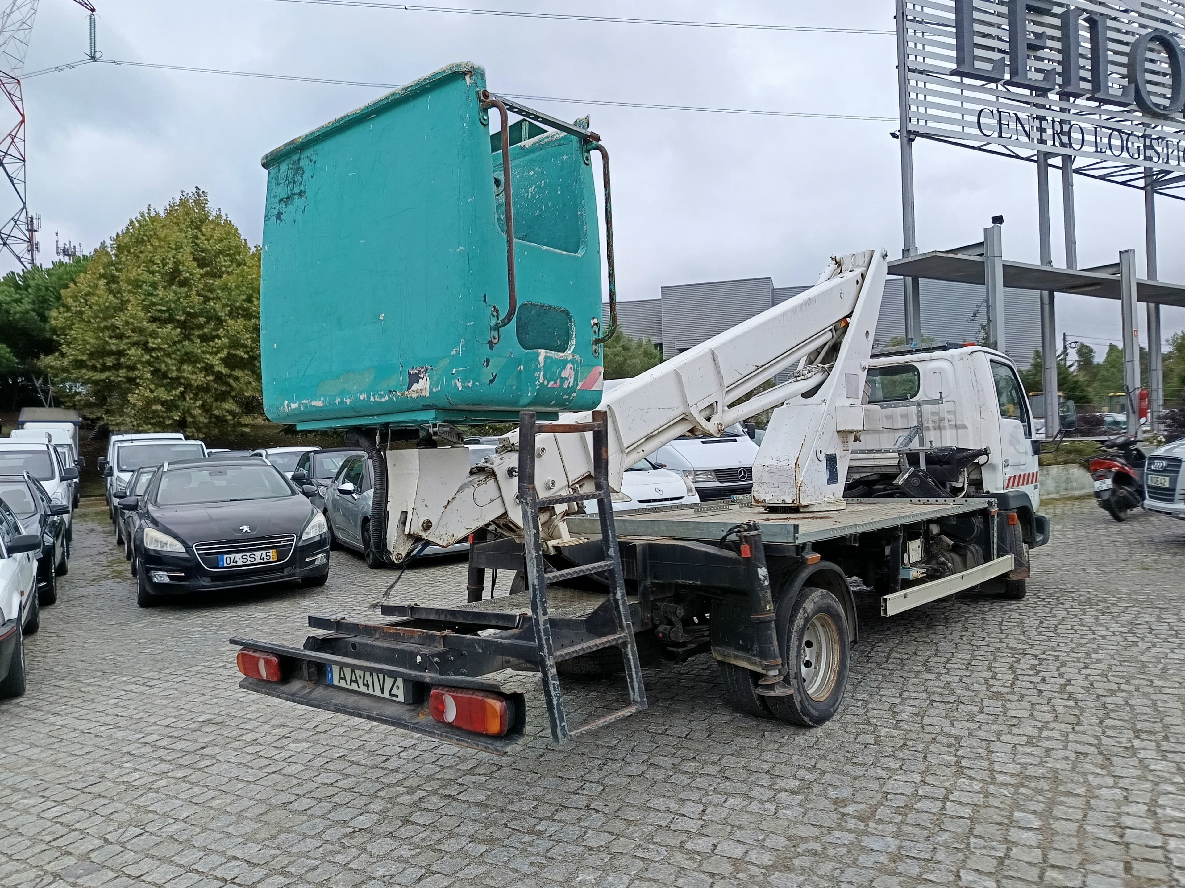 Nissan Cabstar Com Plataforma Elevatória · Ano 2007 — imagem 7