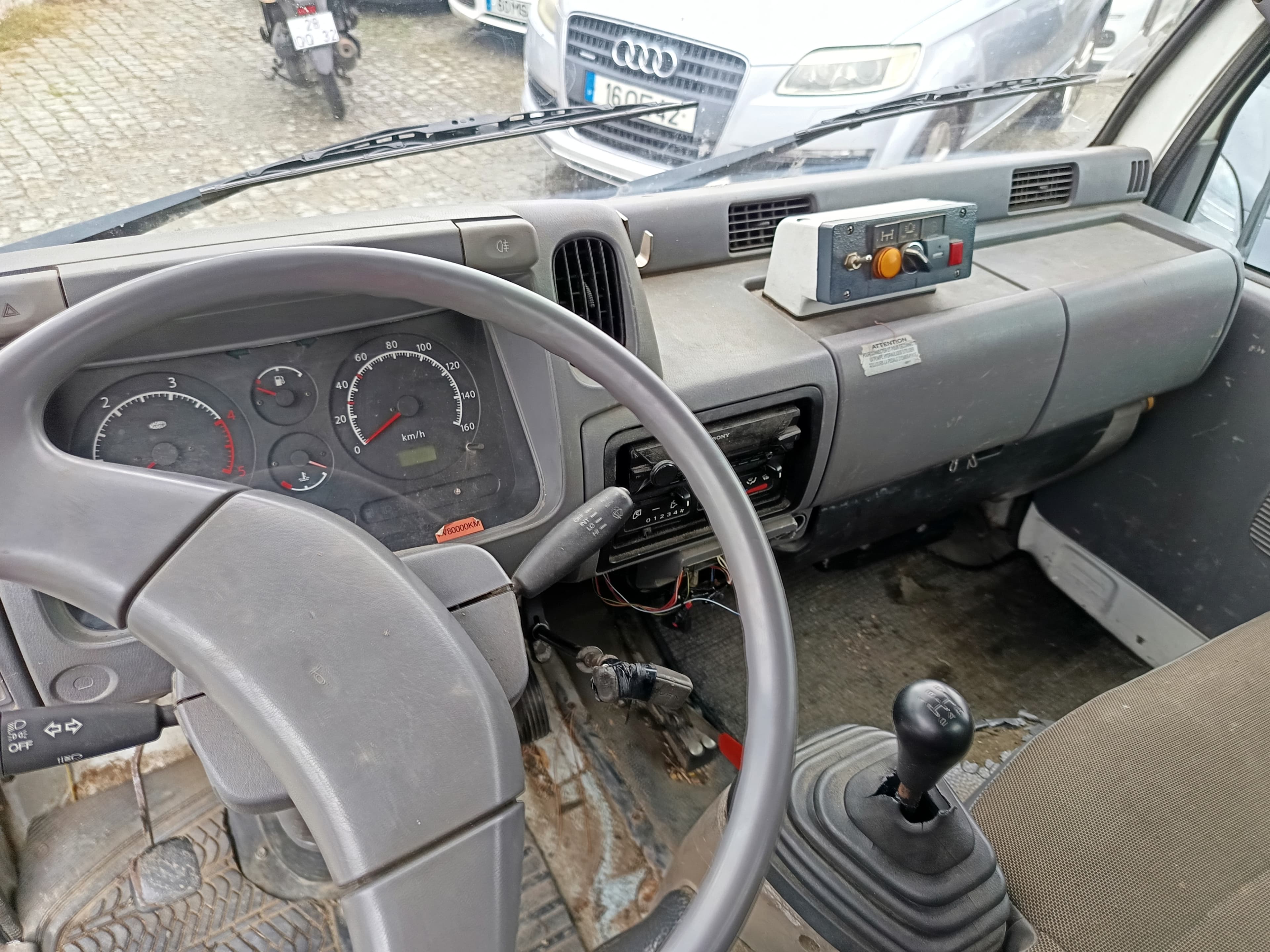 Nissan Cabstar Com Plataforma Elevatória · Ano 2007 — imagem 23
