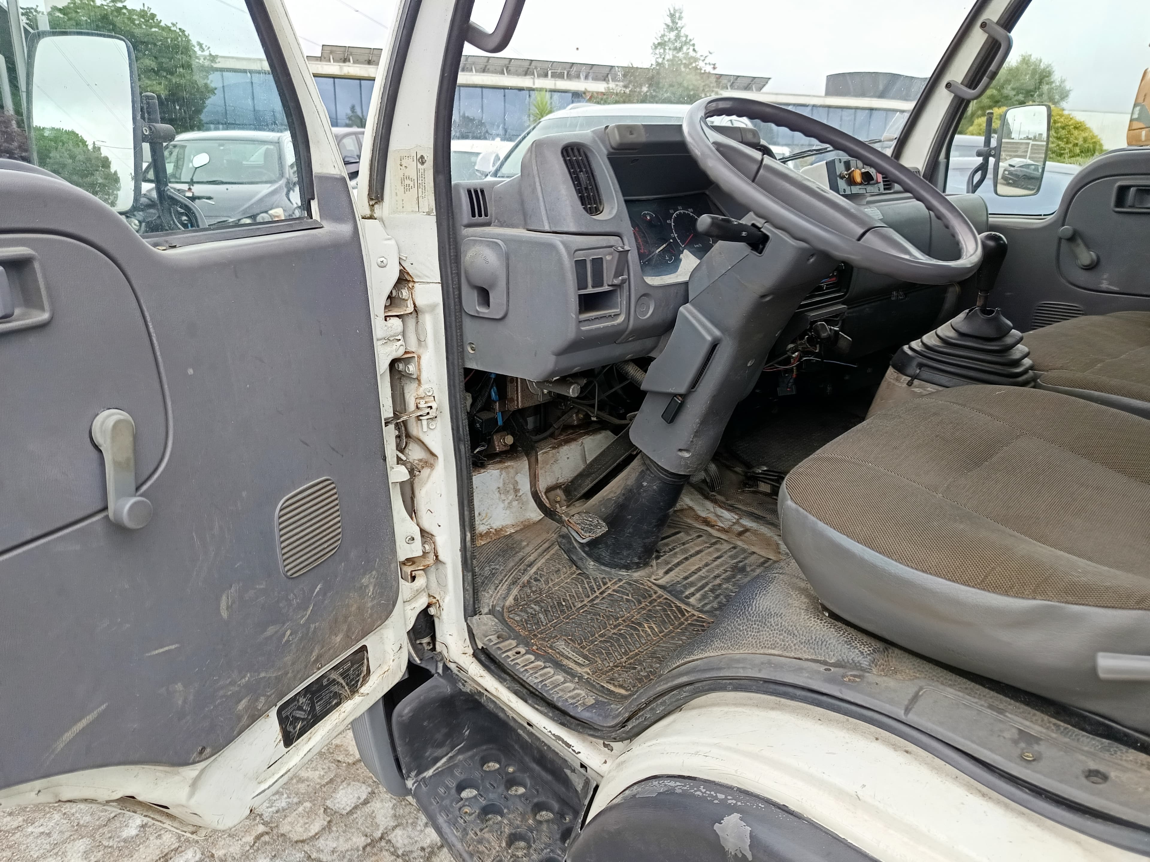 Nissan Cabstar Com Plataforma Elevatória · Ano 2007 — imagem 25