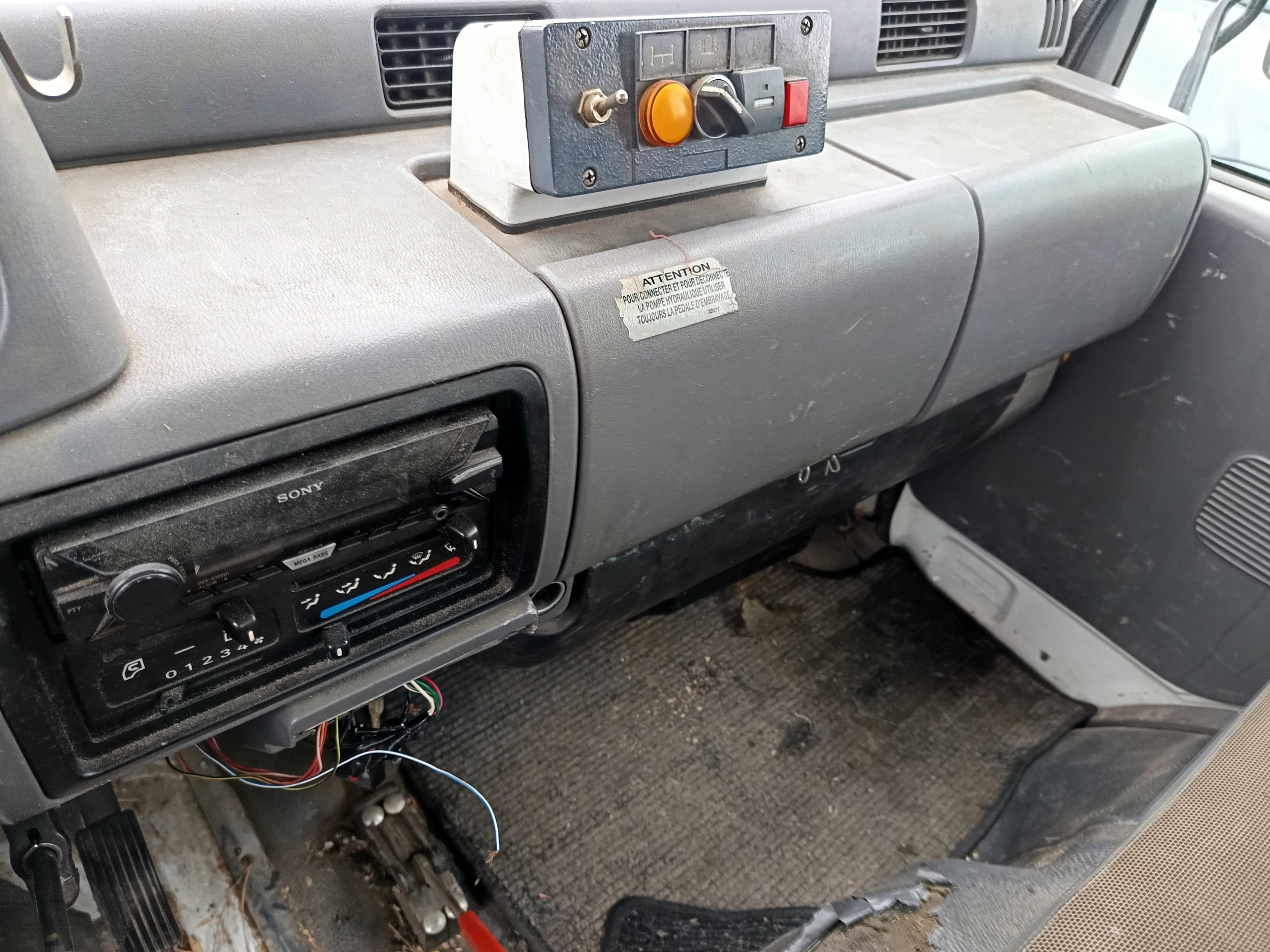 Nissan Cabstar Com Plataforma Elevatória · Ano 2007 — imagem 24