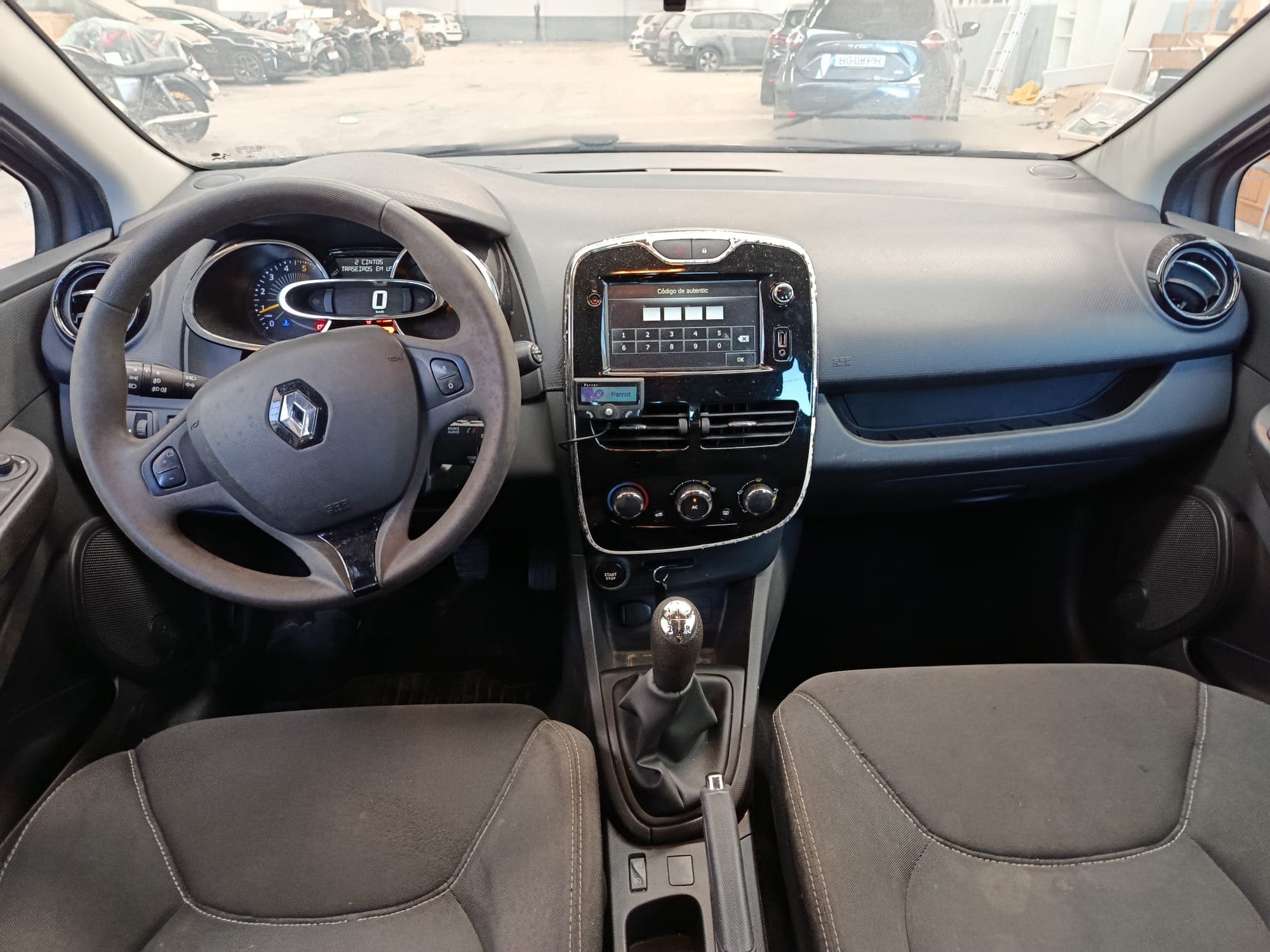 Renault Clio · Ano 2015 — imagem 16