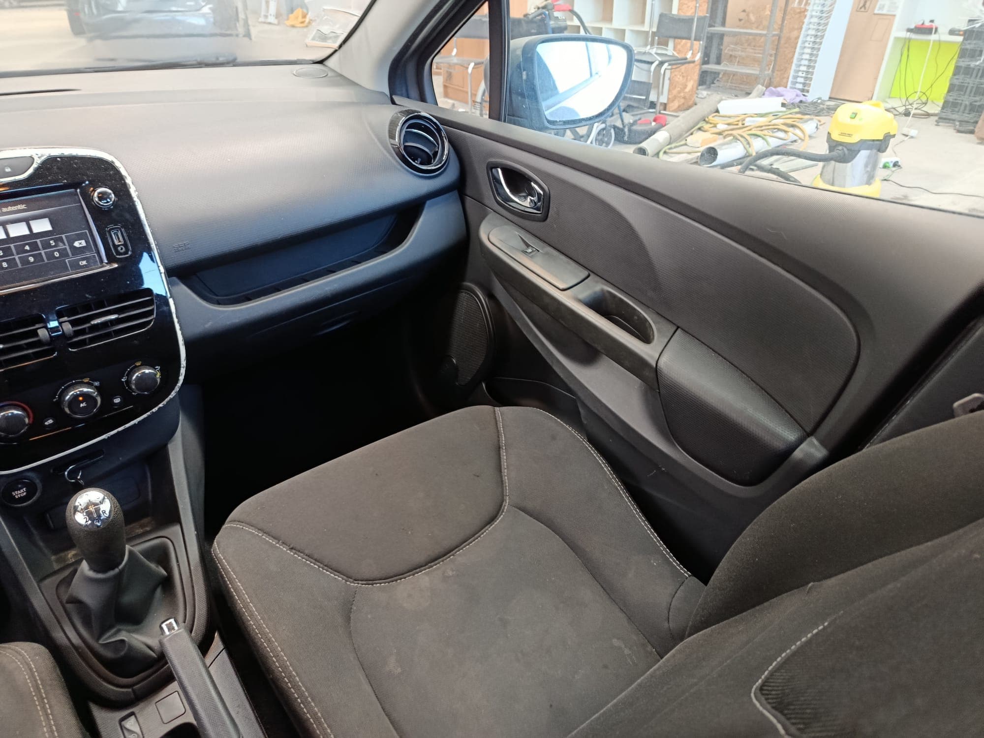 Renault Clio · Ano 2015 — imagem 17