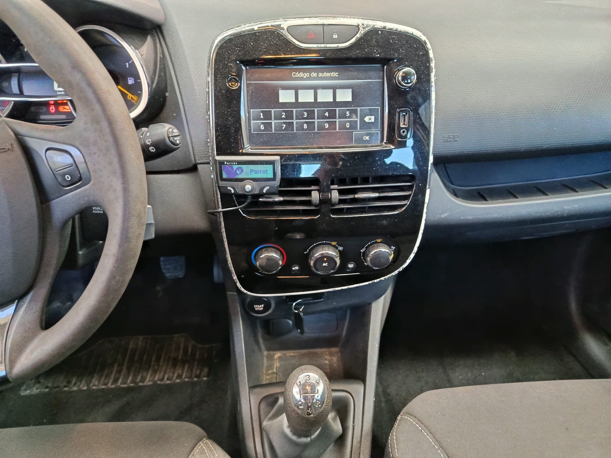 Renault Clio · Ano 2015 — imagem 14