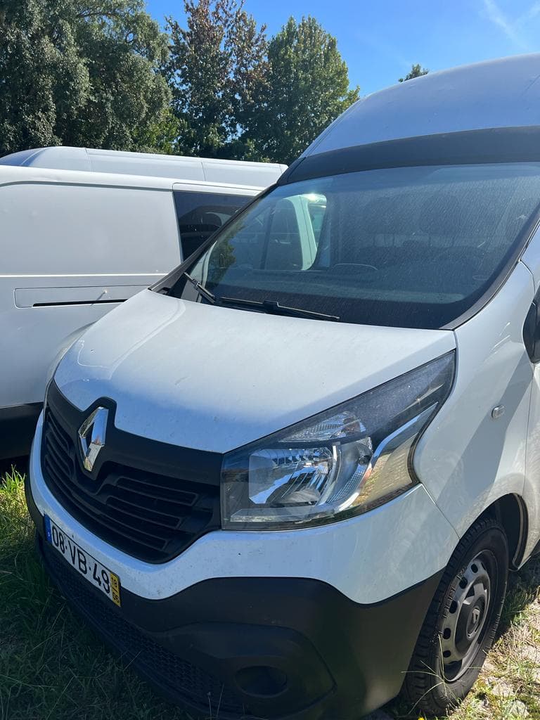Renault Trafic · Ano 2018    08-VB-49 — imagem 2