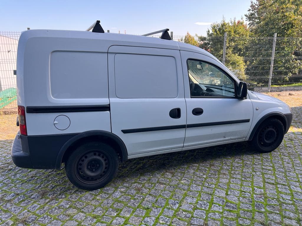Opel Combo CDTI · Ano 2011    28-LV-83 — imagen 1