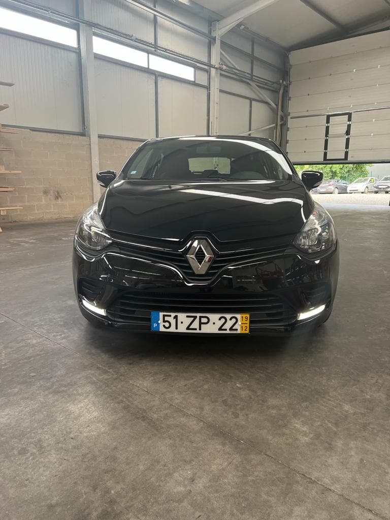 Renault Clio DCI · Ano 2019    51-ZP-22 — imagem 1
