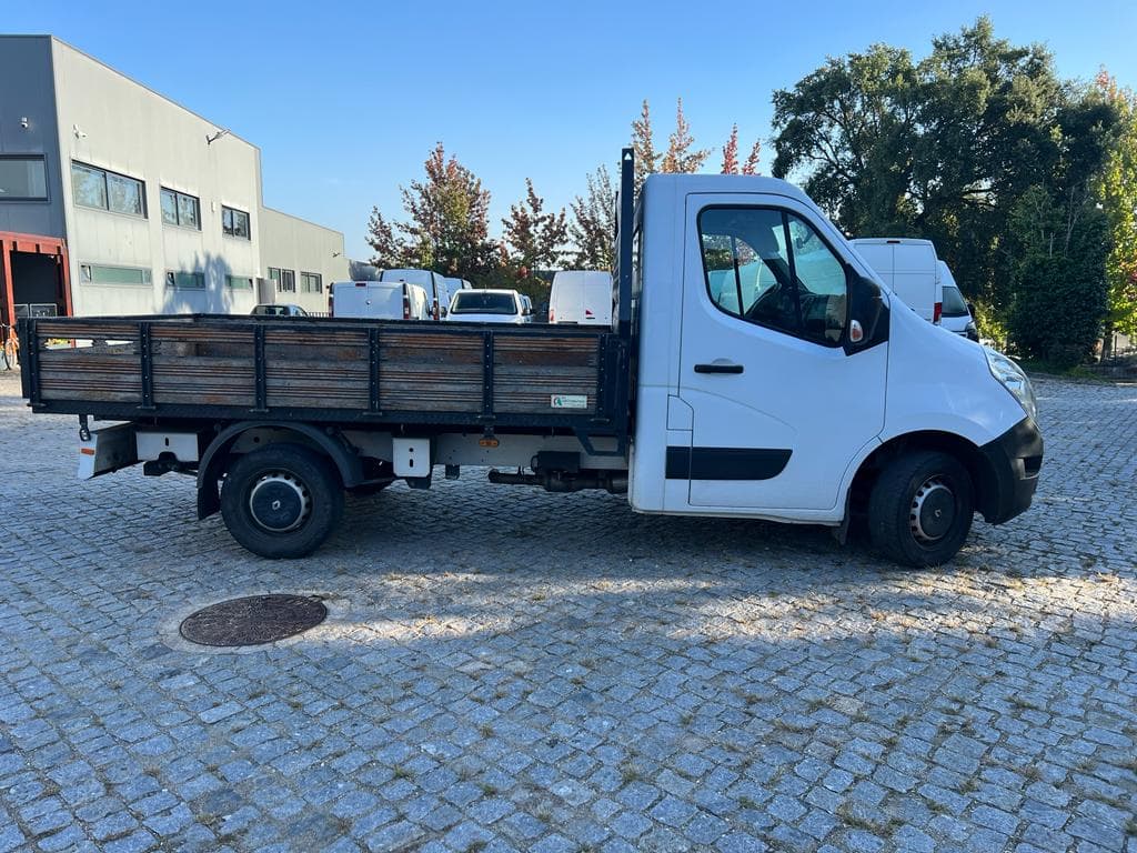 Renault Master · Ano 2019 65-ZP-63 — imagen 1