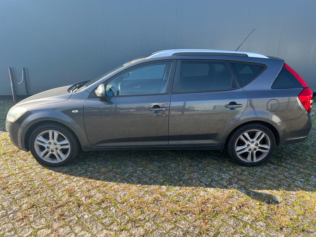 Kia Ceed CRDI · Ano 2009    30-HS-06 — imagen 1