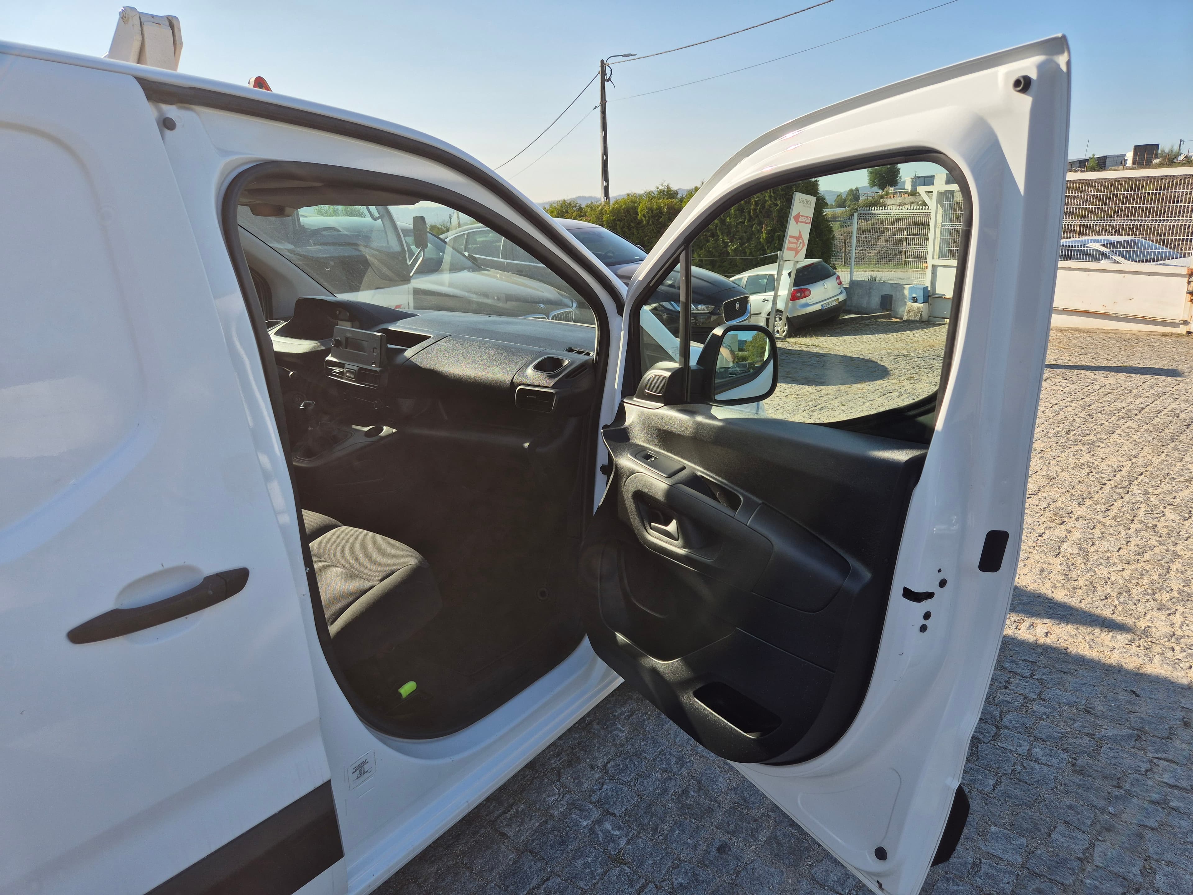 Peugeot Partner 1.5 Blue HDI XL · Ano 2020 — imagem 17