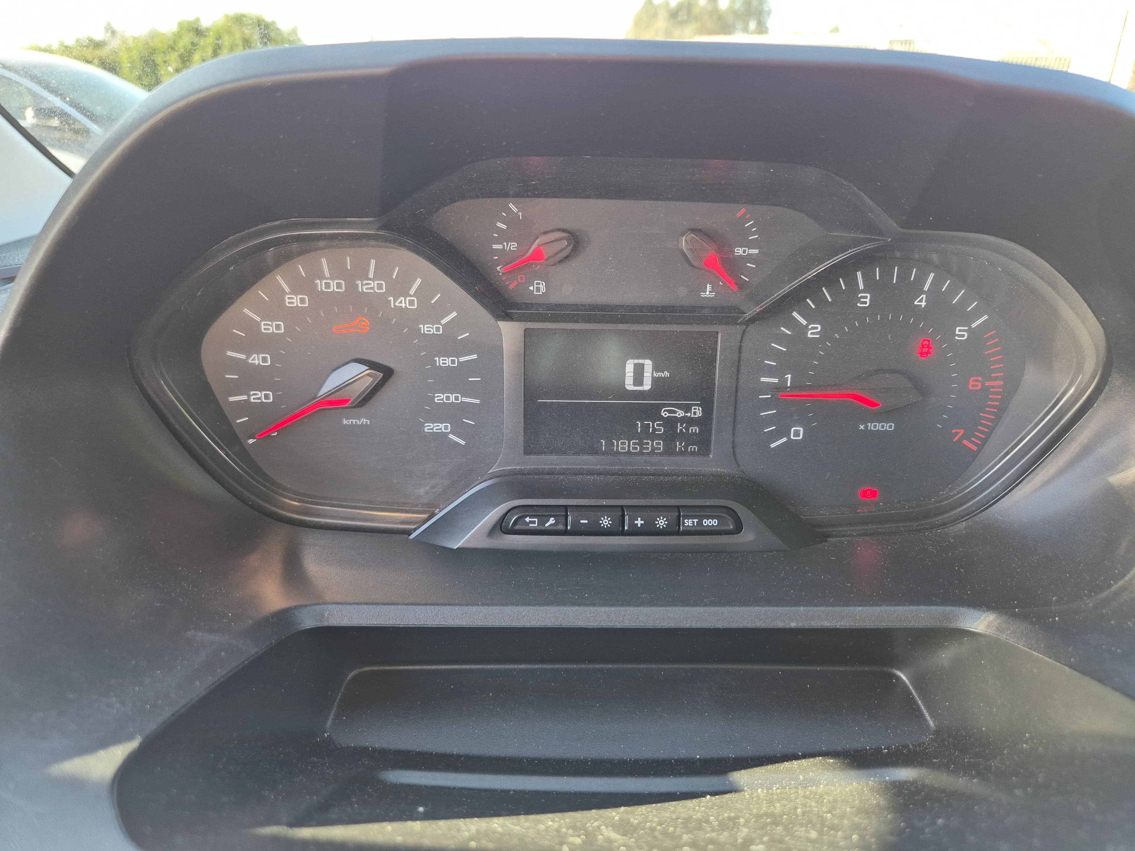 Peugeot Partner 1.5 Blue HDI XL · Ano 2020 — imagem 36