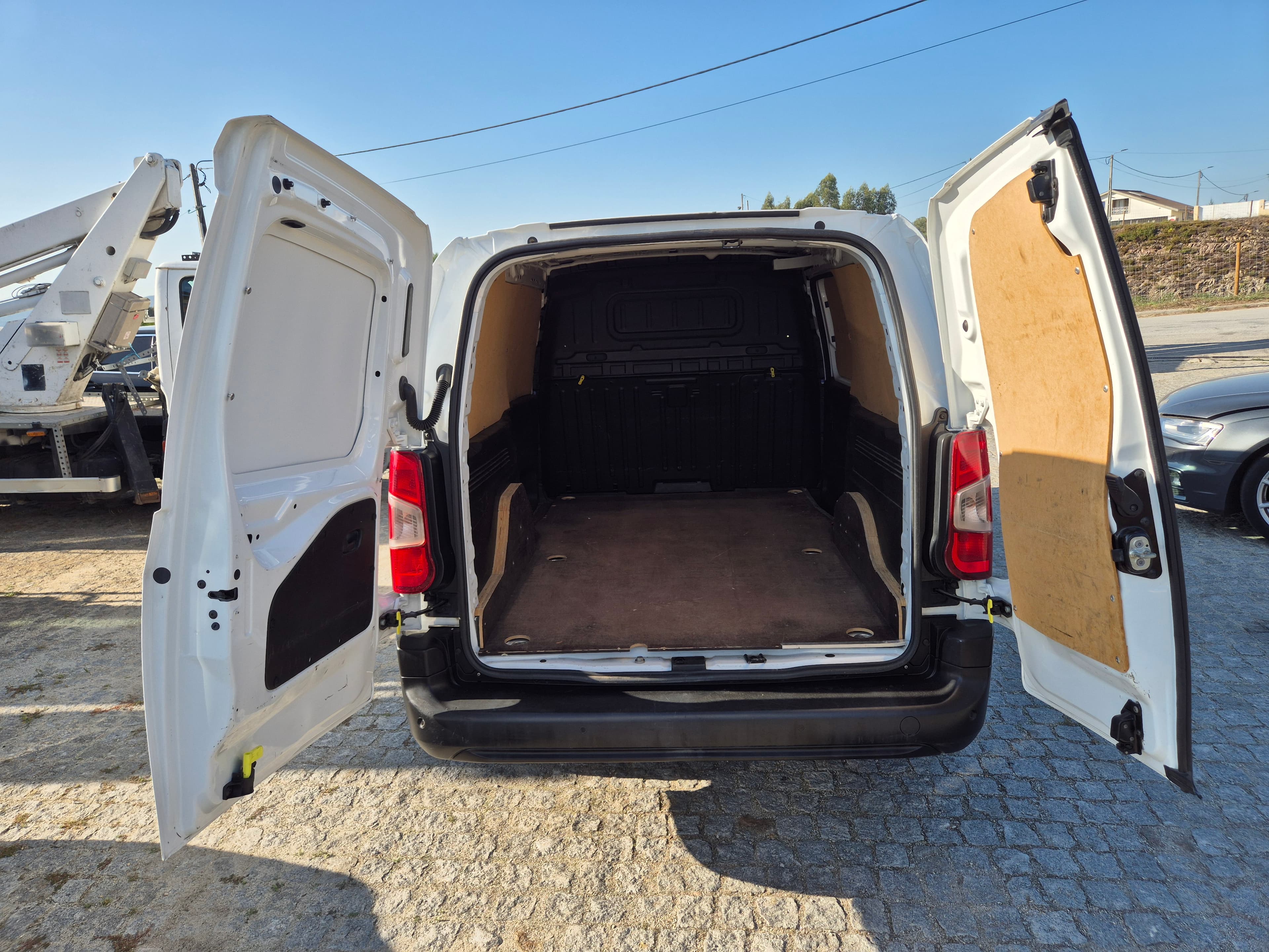 Peugeot Partner 1.5 Blue HDI XL · Ano 2020 — imagem 11