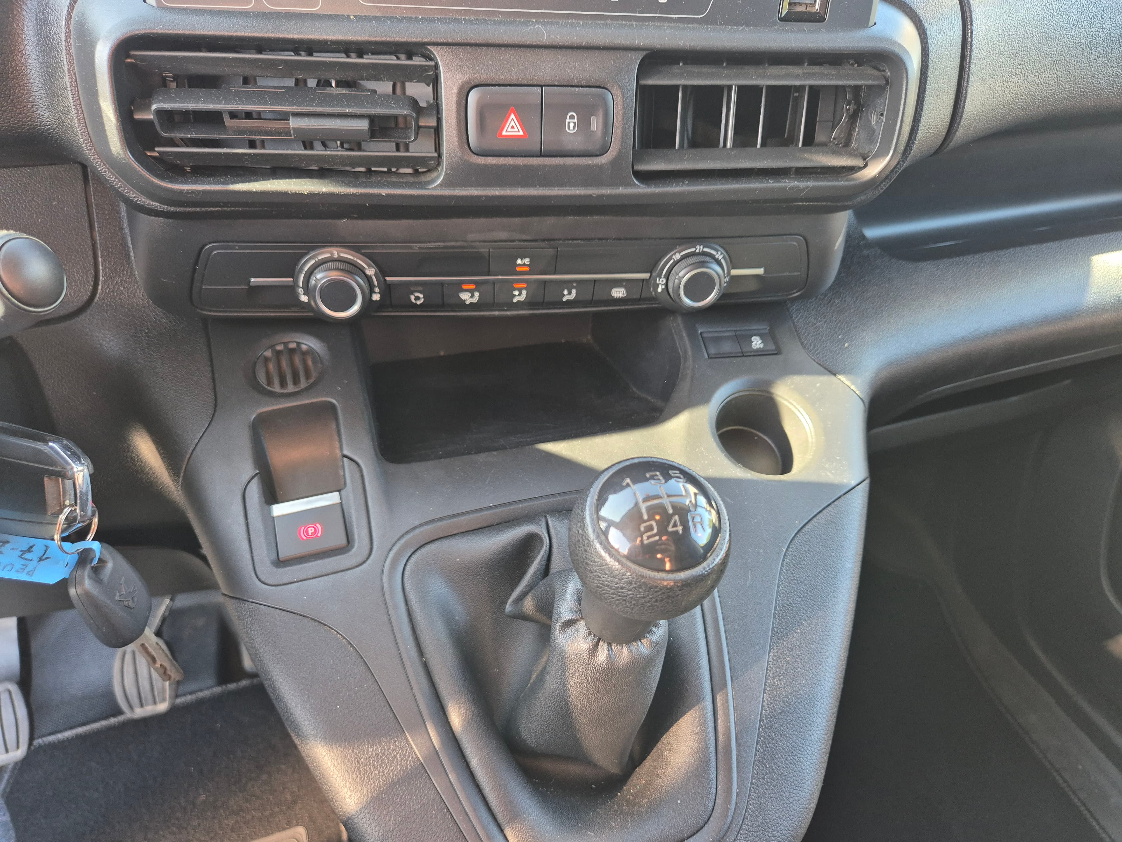 Peugeot Partner 1.5 Blue HDI XL · Ano 2020 — imagem 32