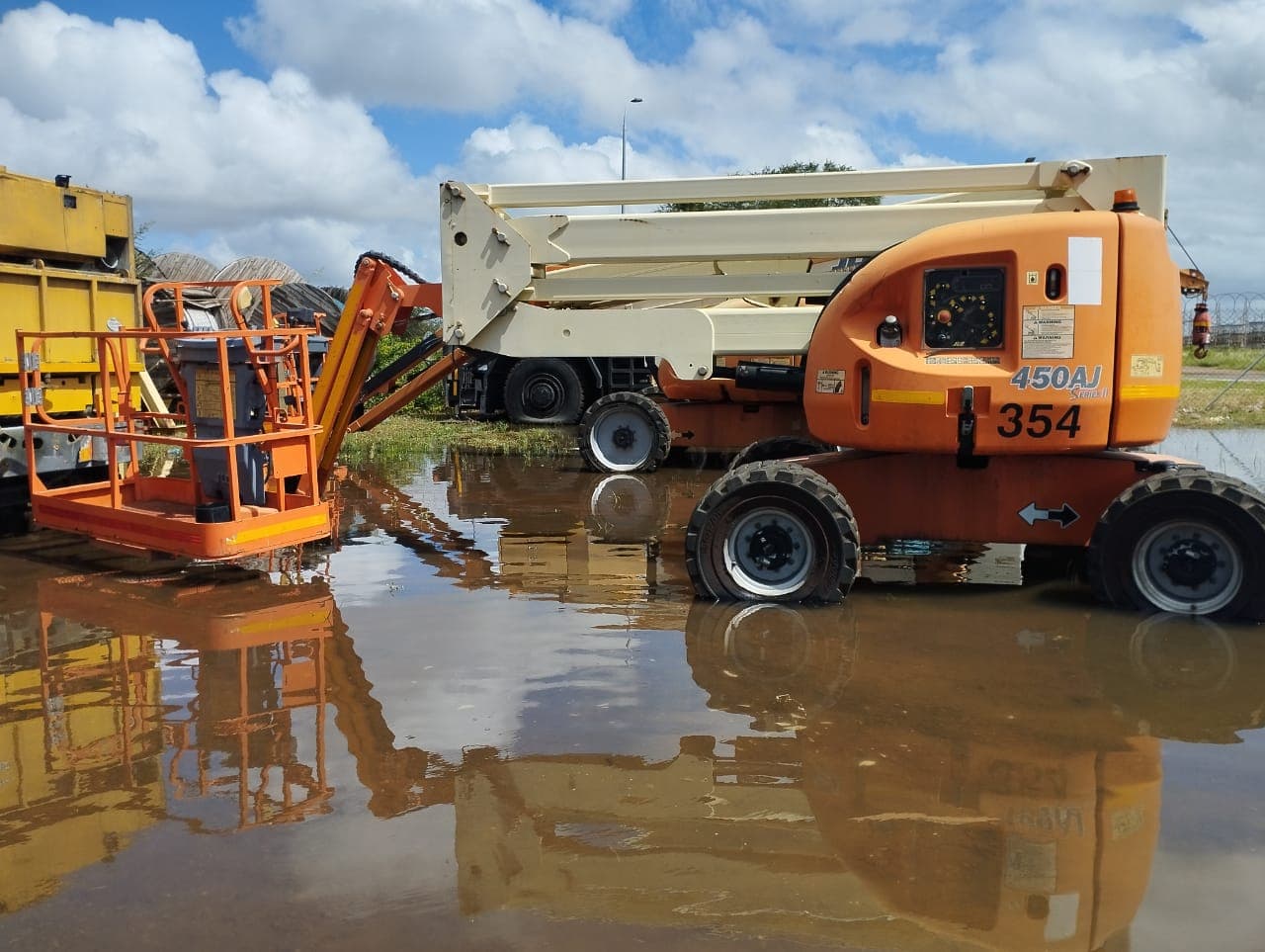 Plataforma Elevatória - JLG/450AJ