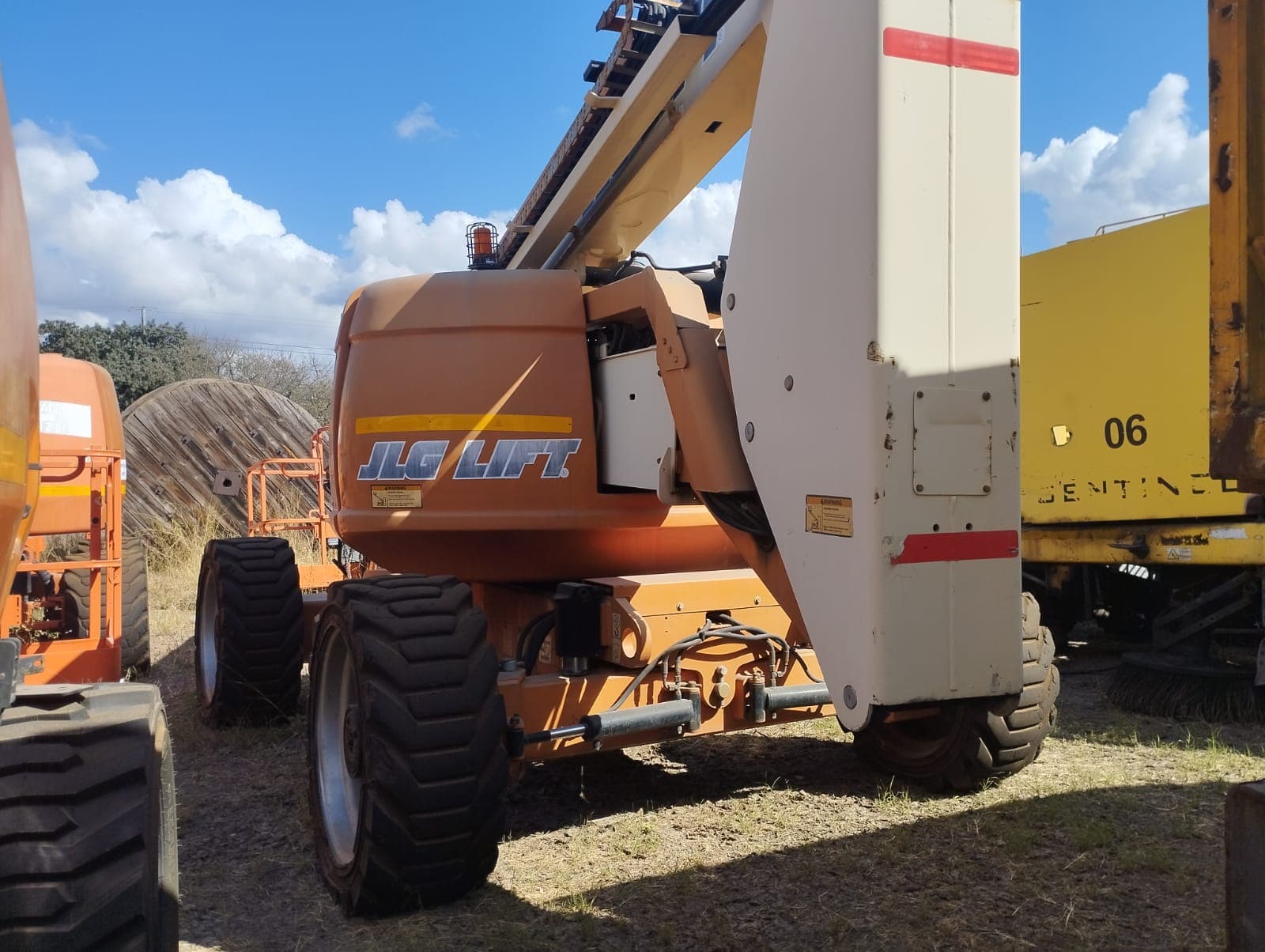 Plataforma Elevatória - JLG/600AJ — imagem 3