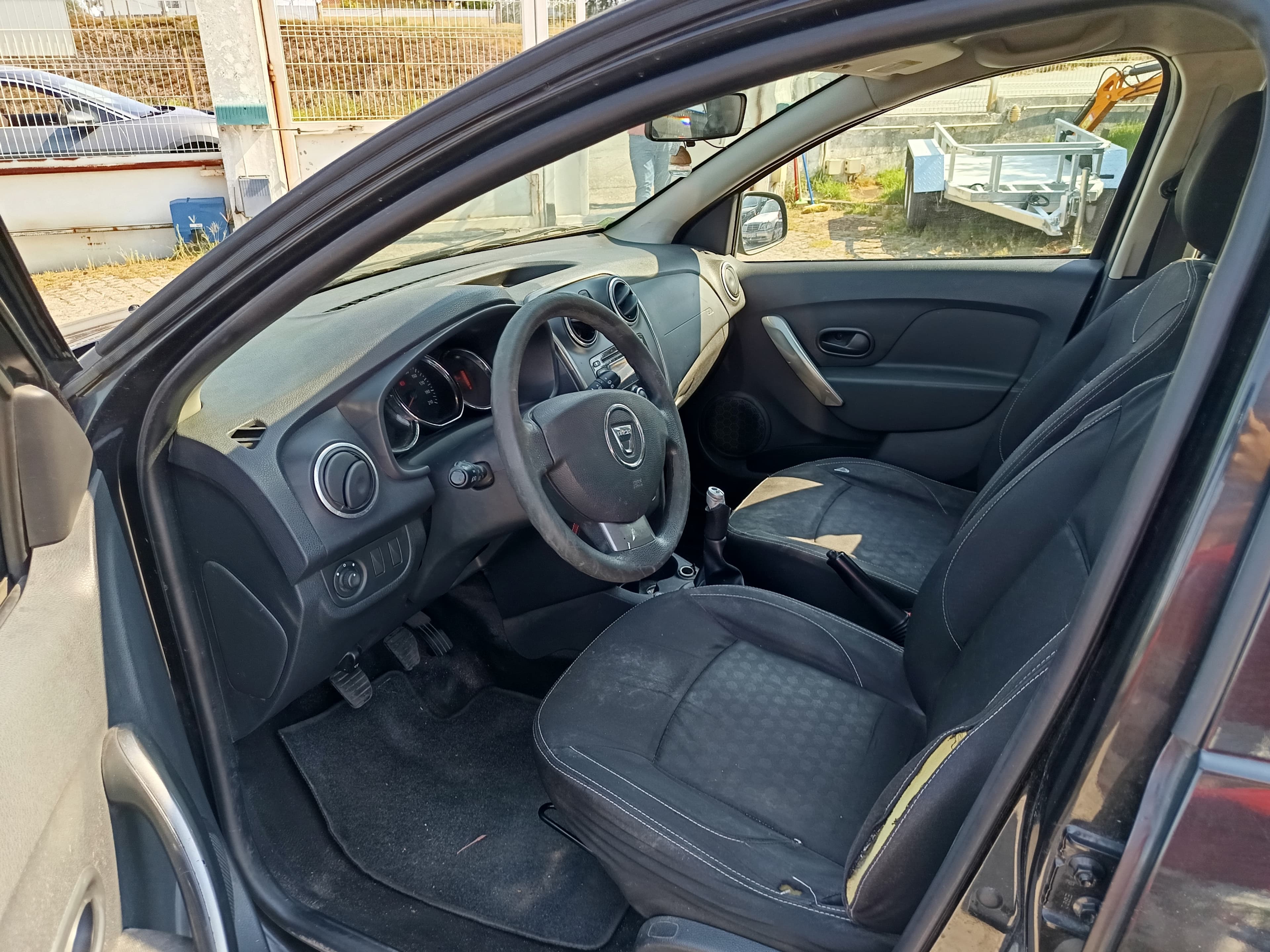 Dacia Sandero · Ano 2013 — image 22