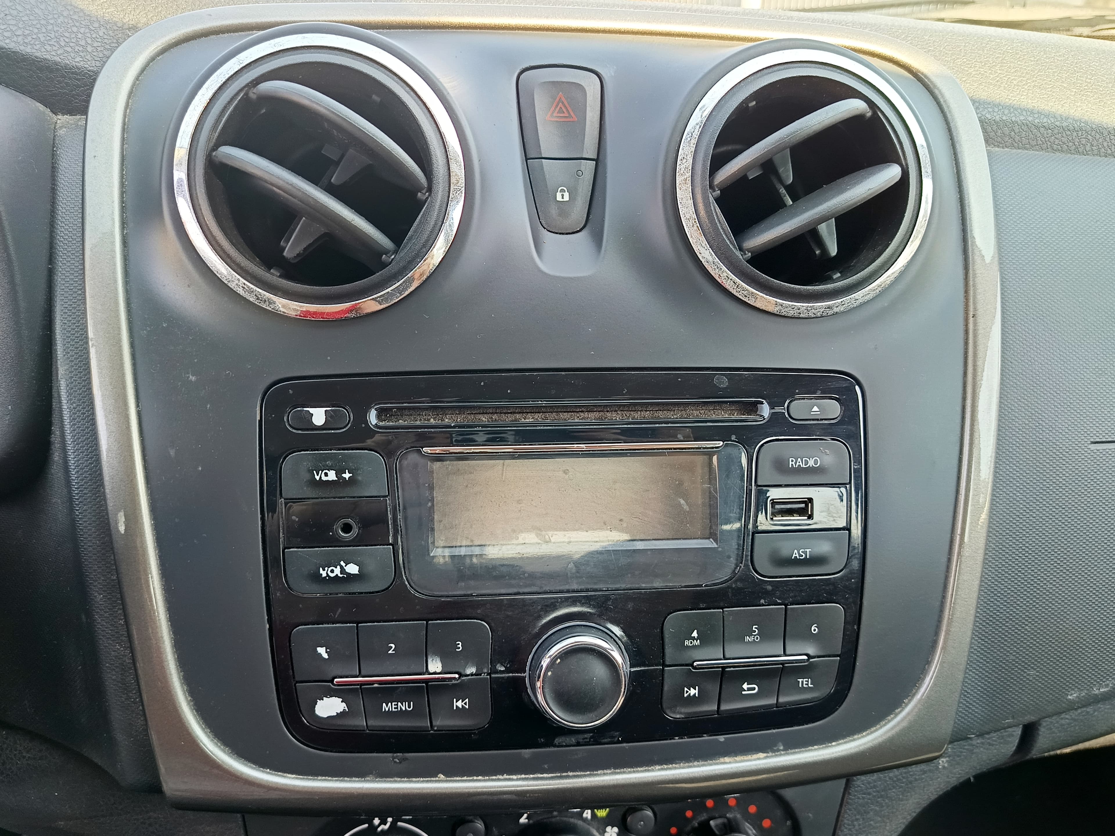 Dacia Sandero · Ano 2013 — image 25