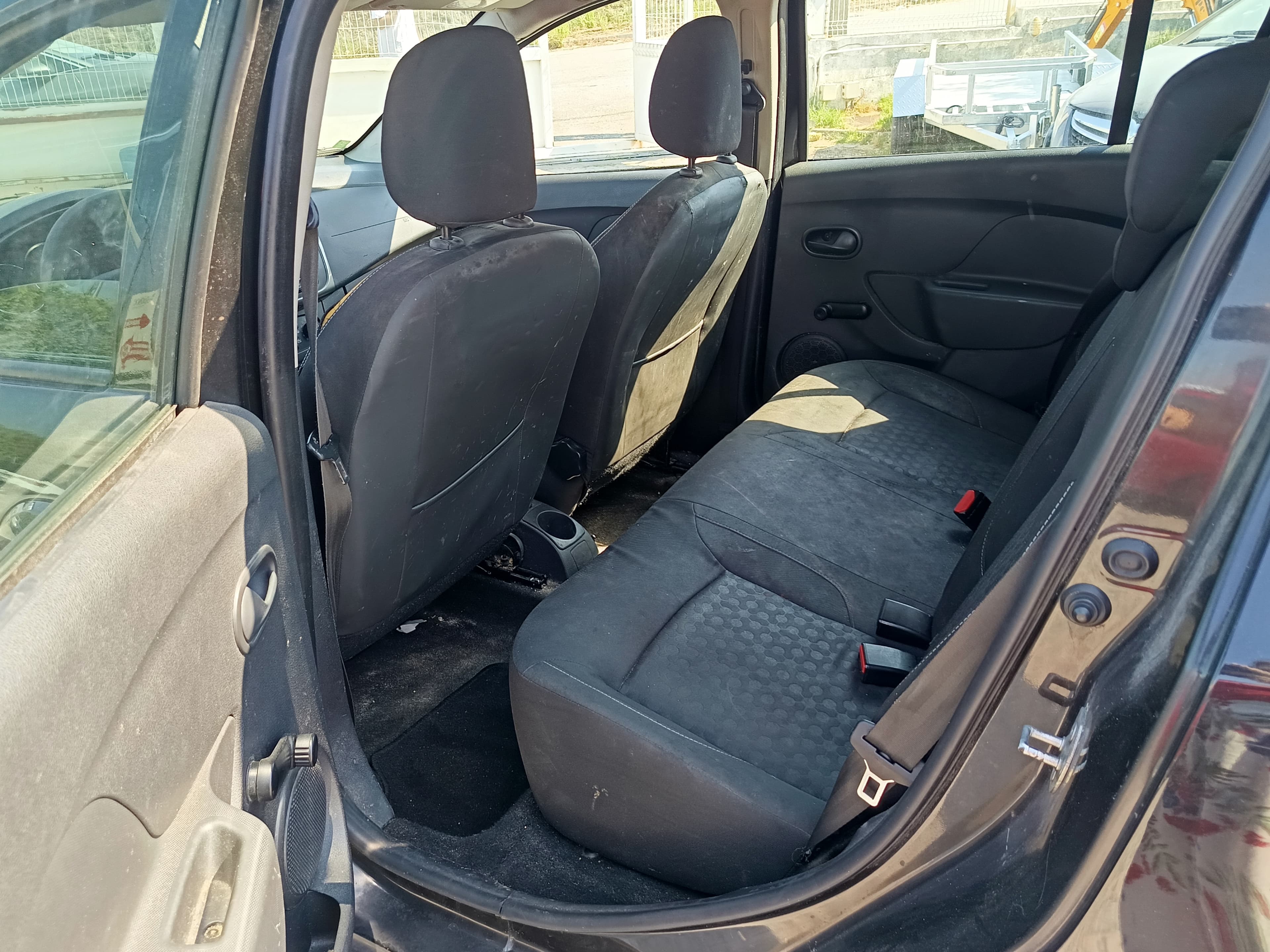 Dacia Sandero · Ano 2013 — image 28