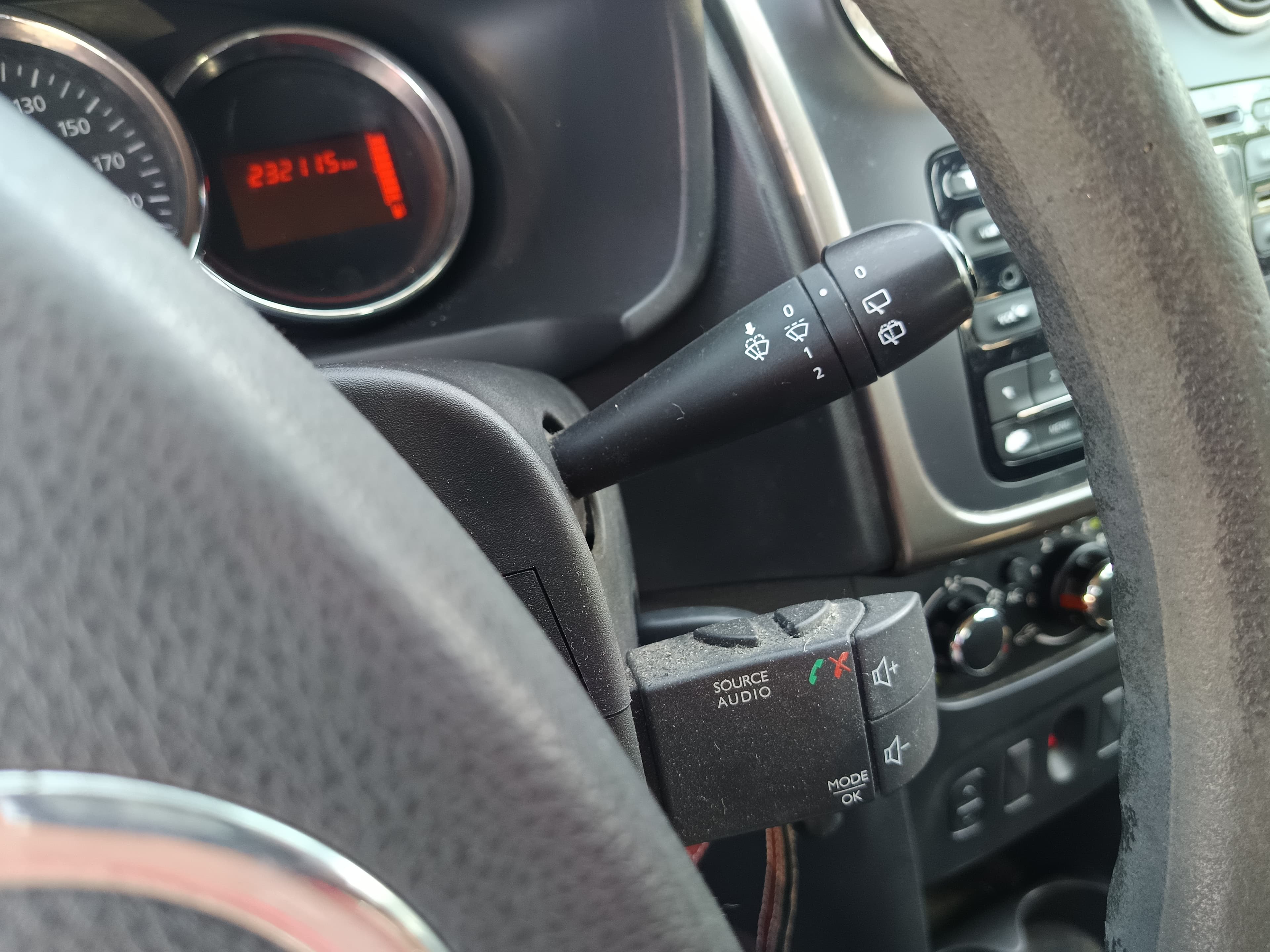Dacia Sandero · Ano 2013 — image 23