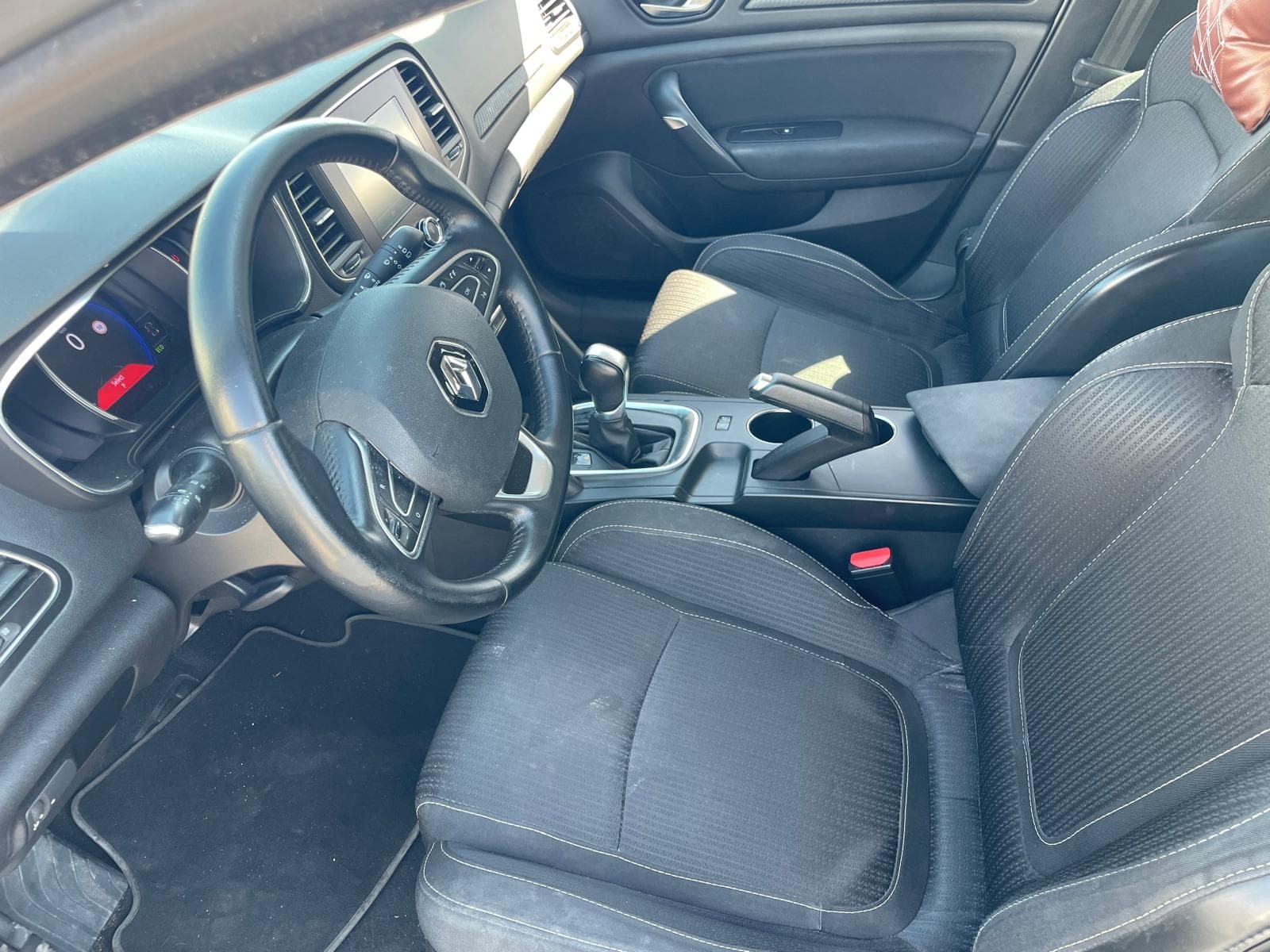 Renault Mégane · Year 2019 — image 13
