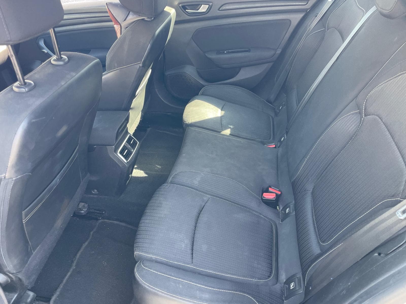 Renault Mégane · Year 2019 — image 11