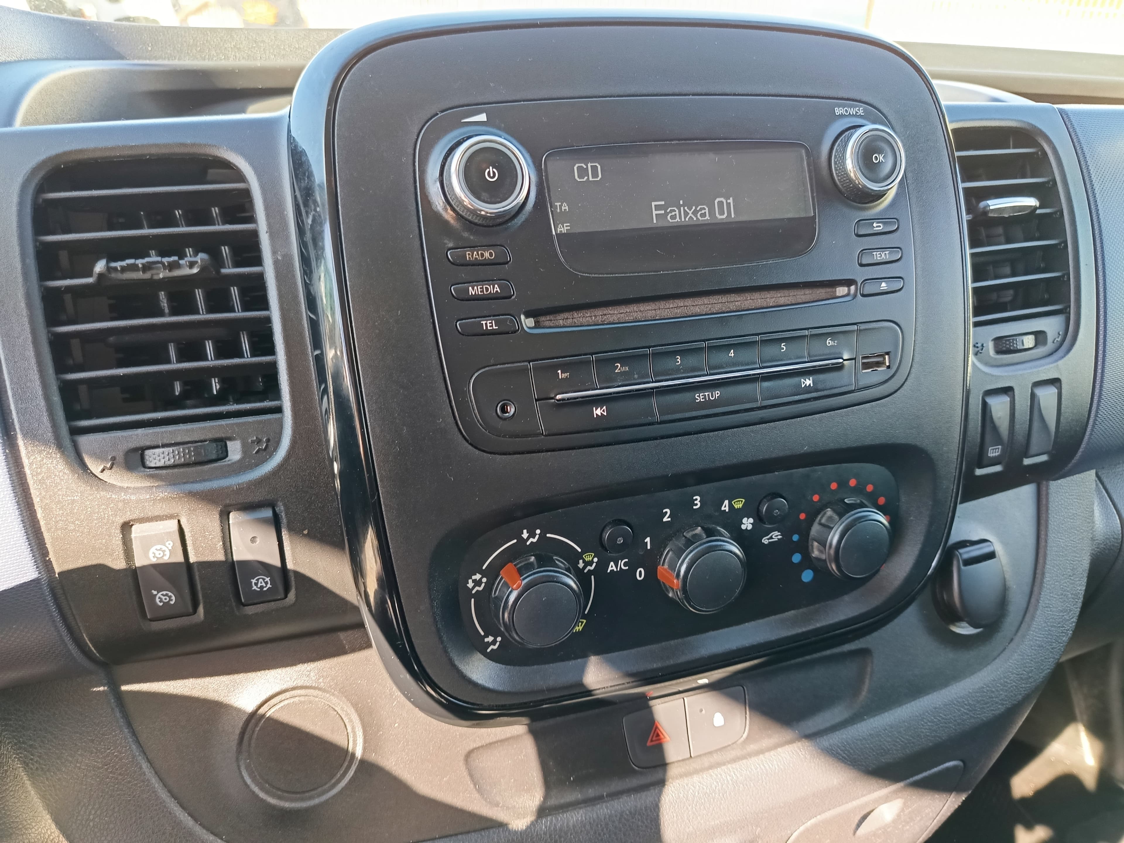 Opel Vívaro 1.6 CDTI · Ano 2017 — imagem 32