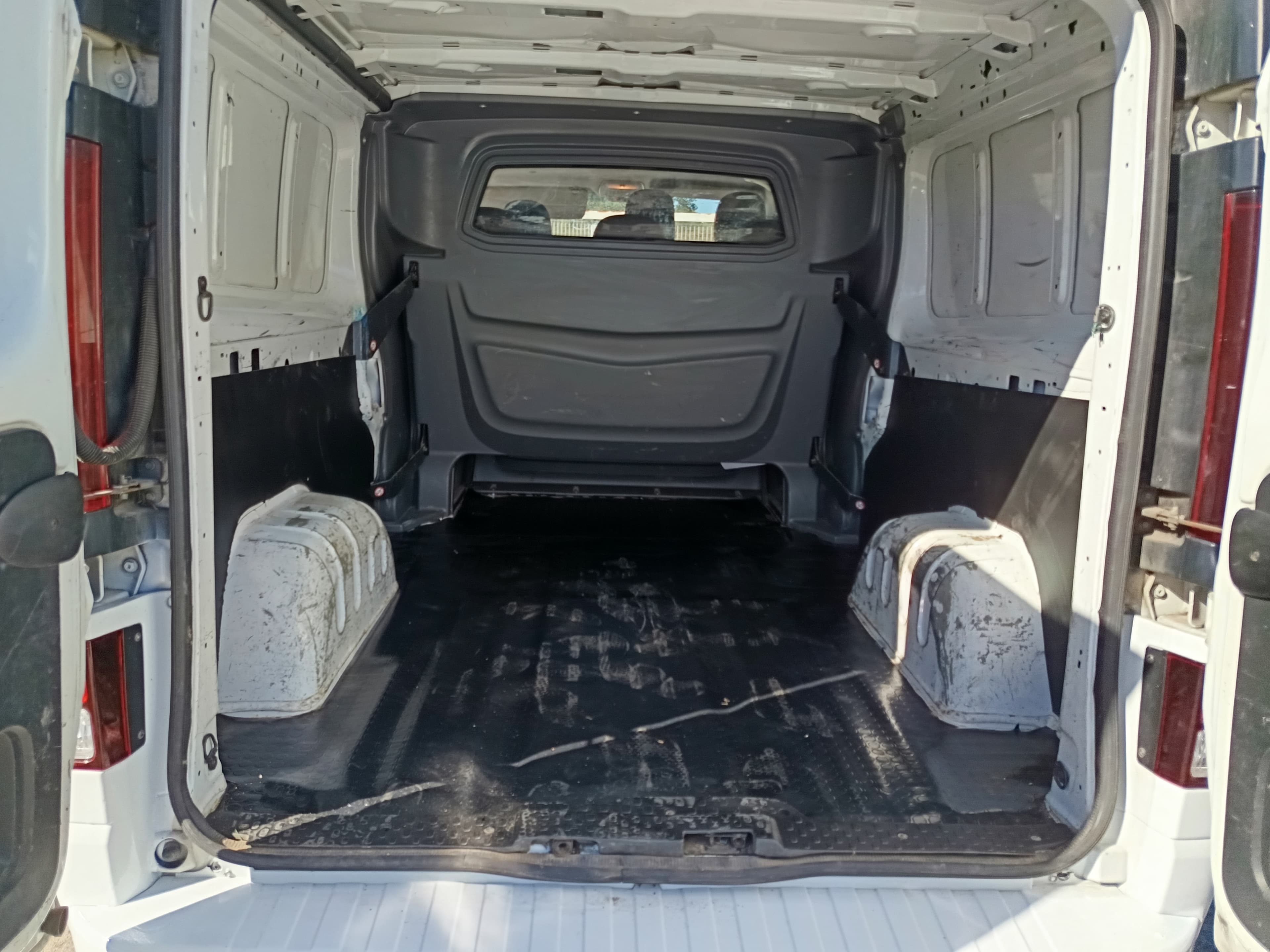 Opel Vívaro 1.6 CDTI · Ano 2017 — imagem 16