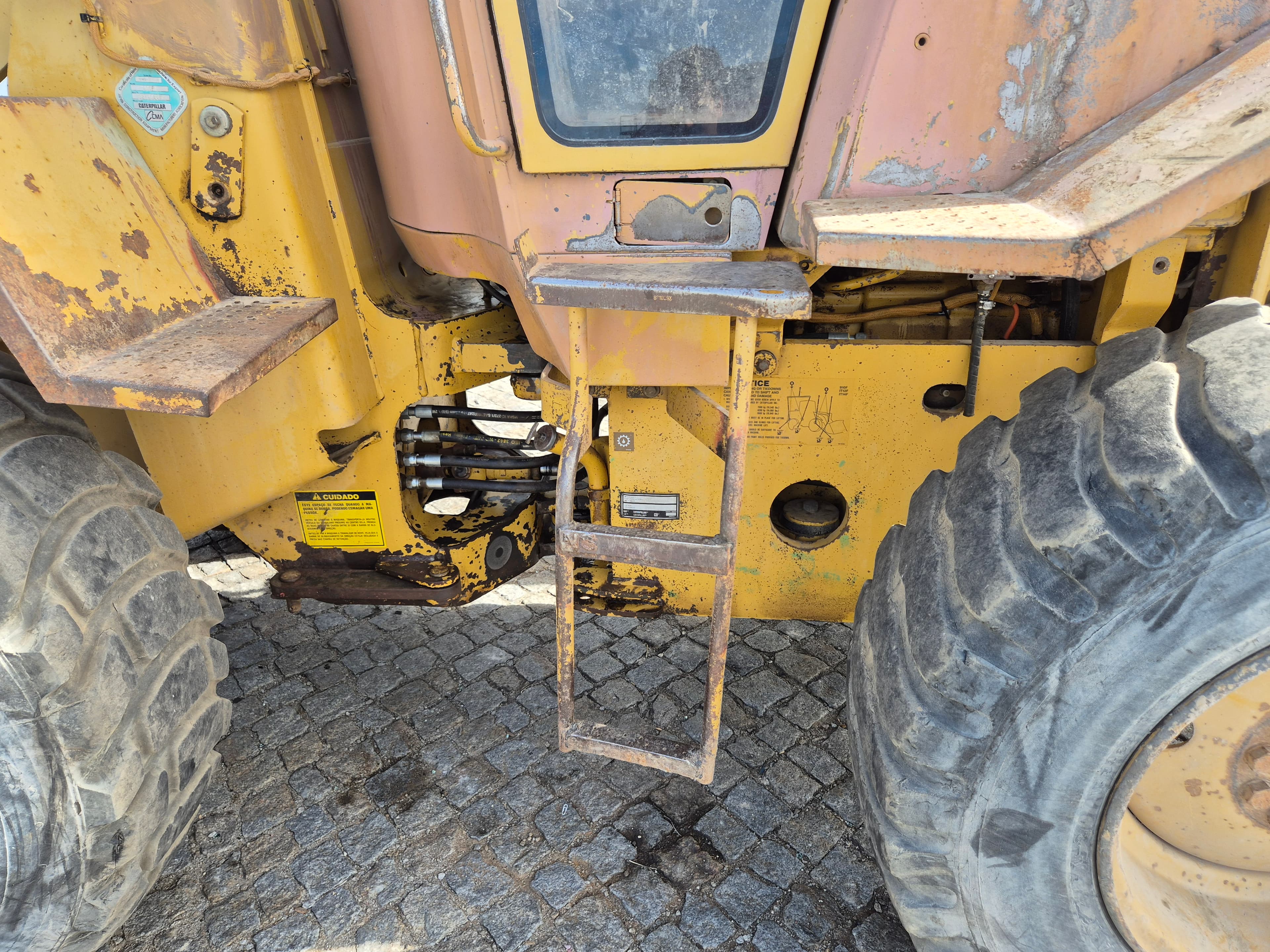 Pá Carregadora CAT 910 F — imagen 18