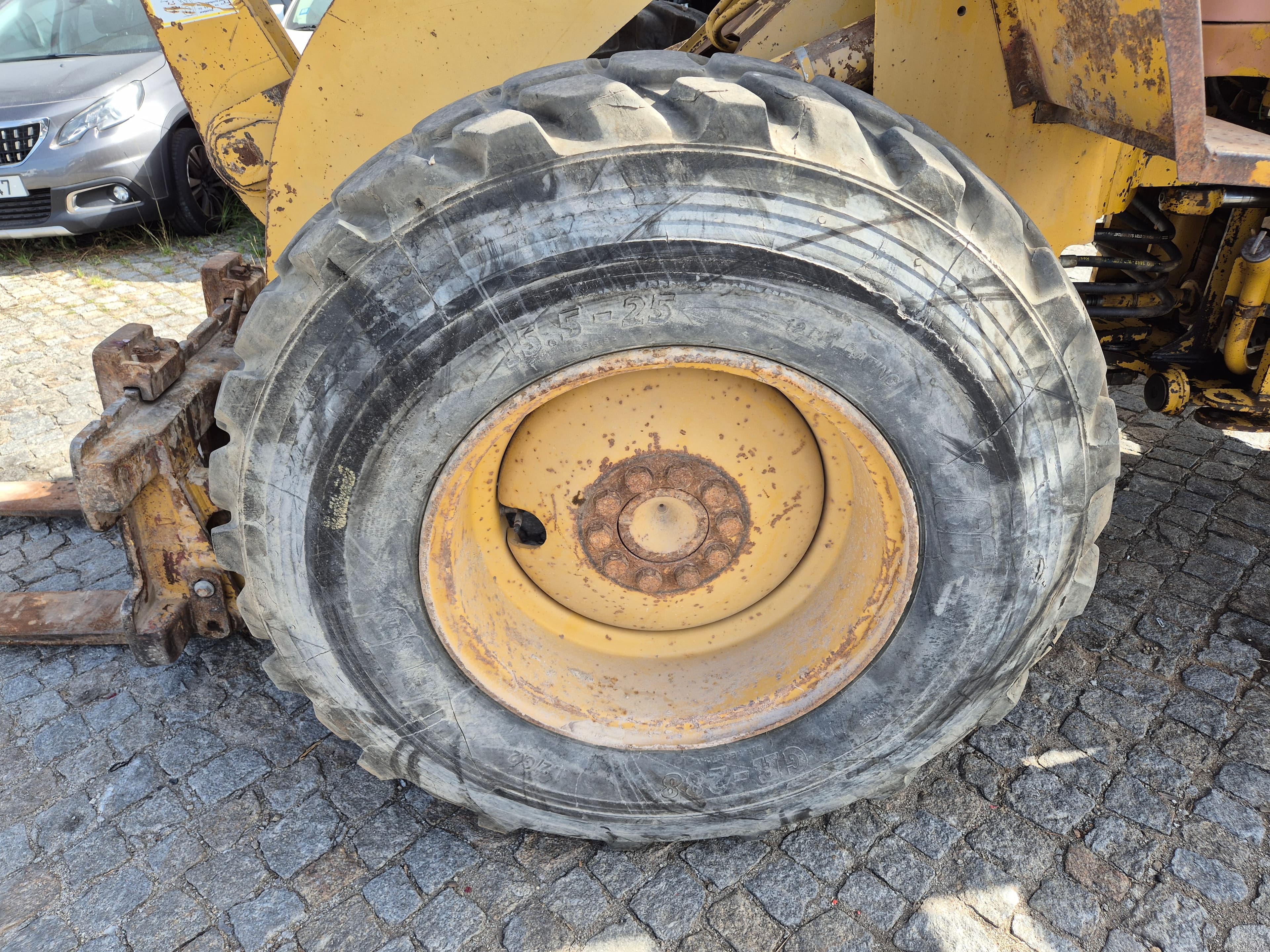 Pá Carregadora CAT 910 F — imagen 8