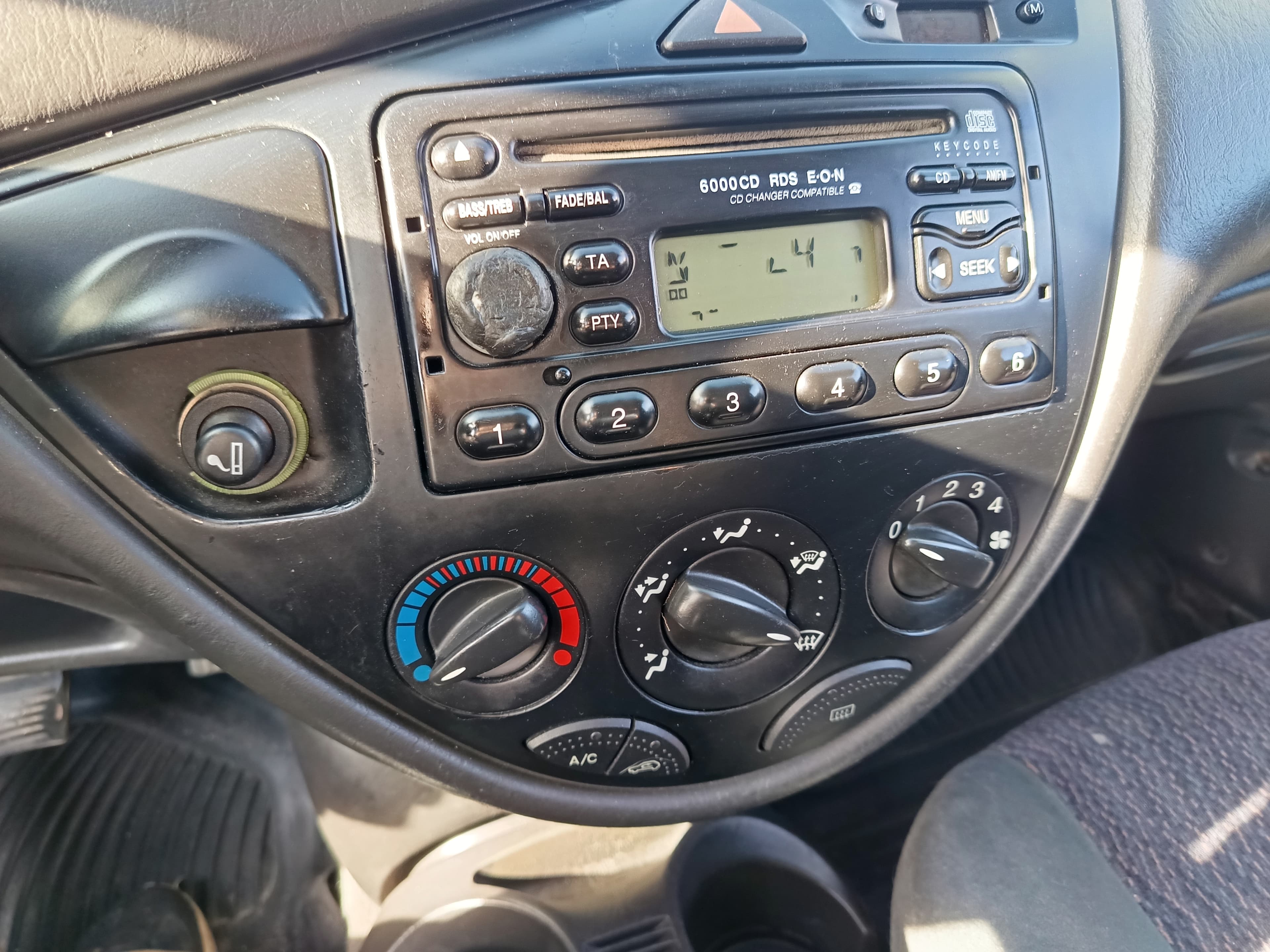 Ford Focus · Ano 2000 — image 37