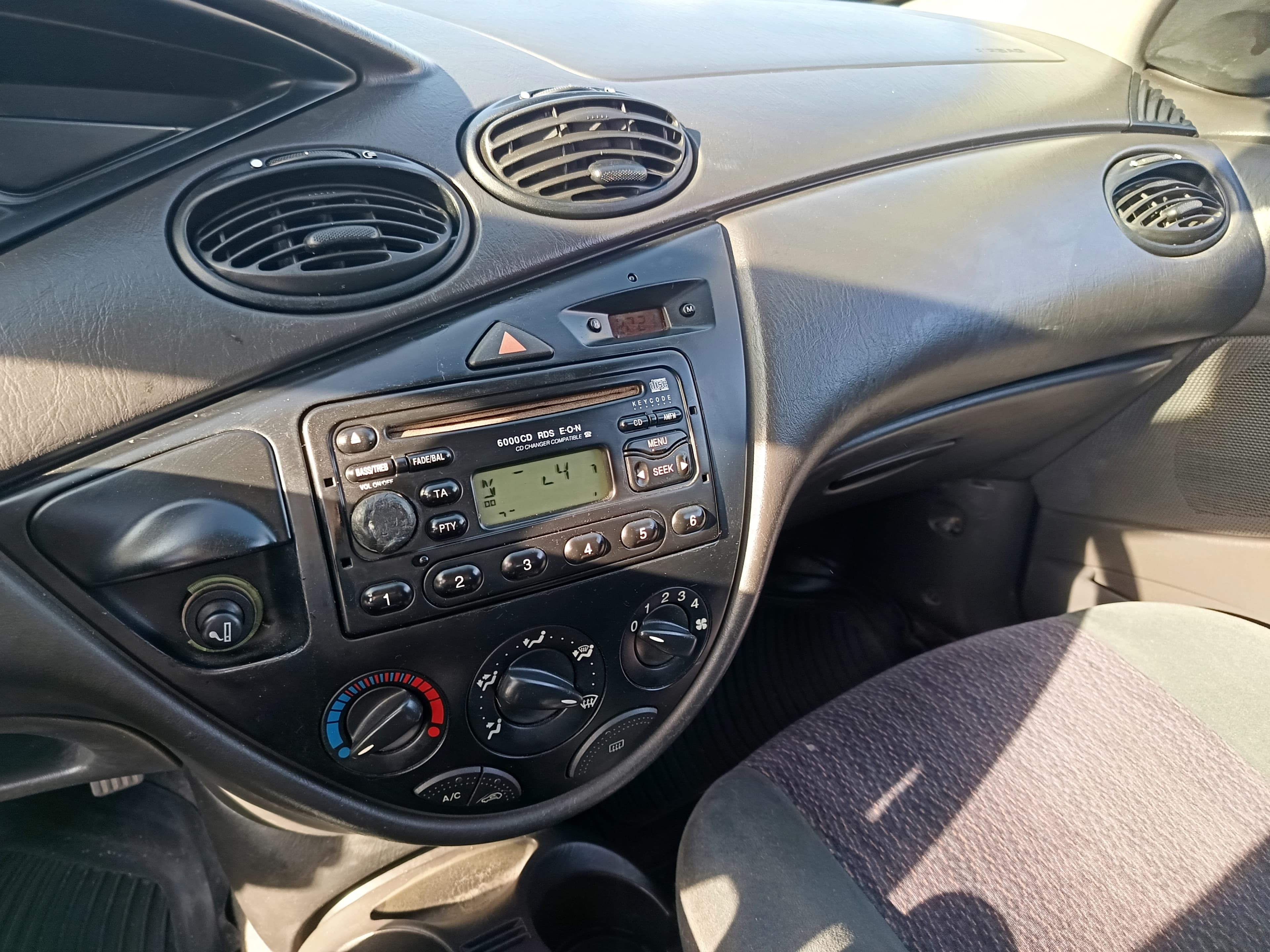 Ford Focus · Ano 2000 — image 36