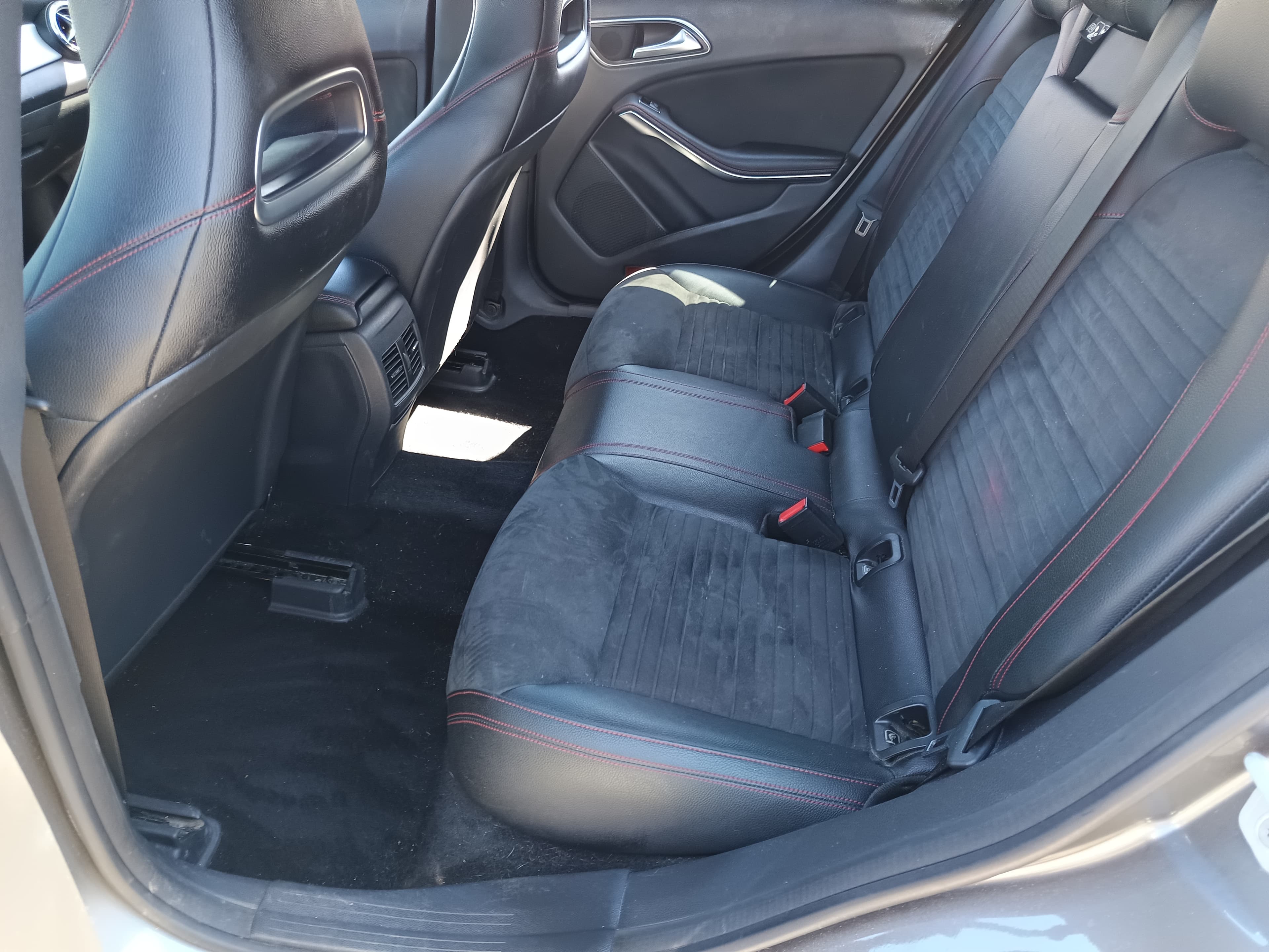 Mercedes-Benz CLA 200 CDI  · Ano 2016 — imagem 32