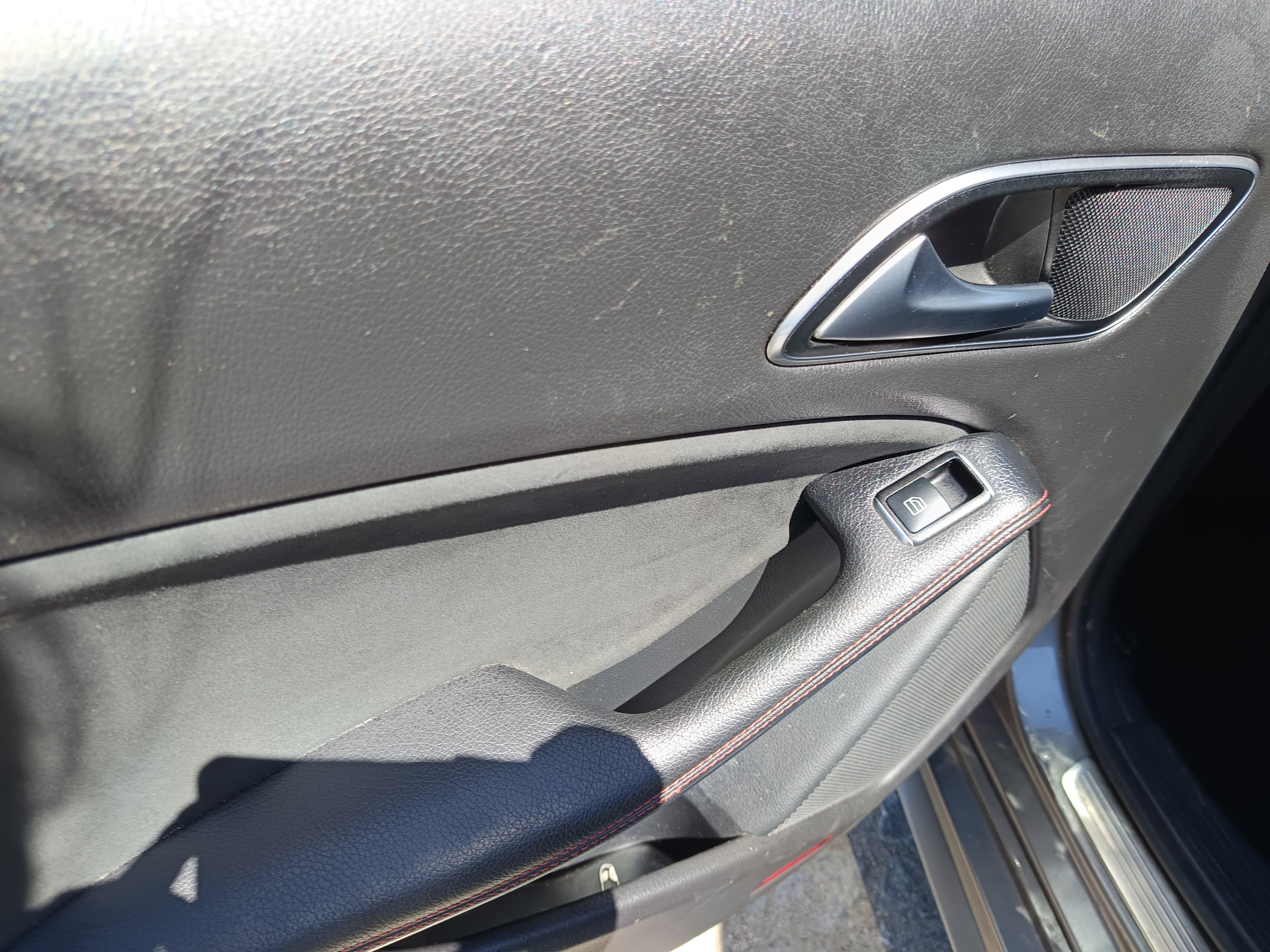 Mercedes-Benz CLA 200 CDI  · Ano 2016 — imagem 31