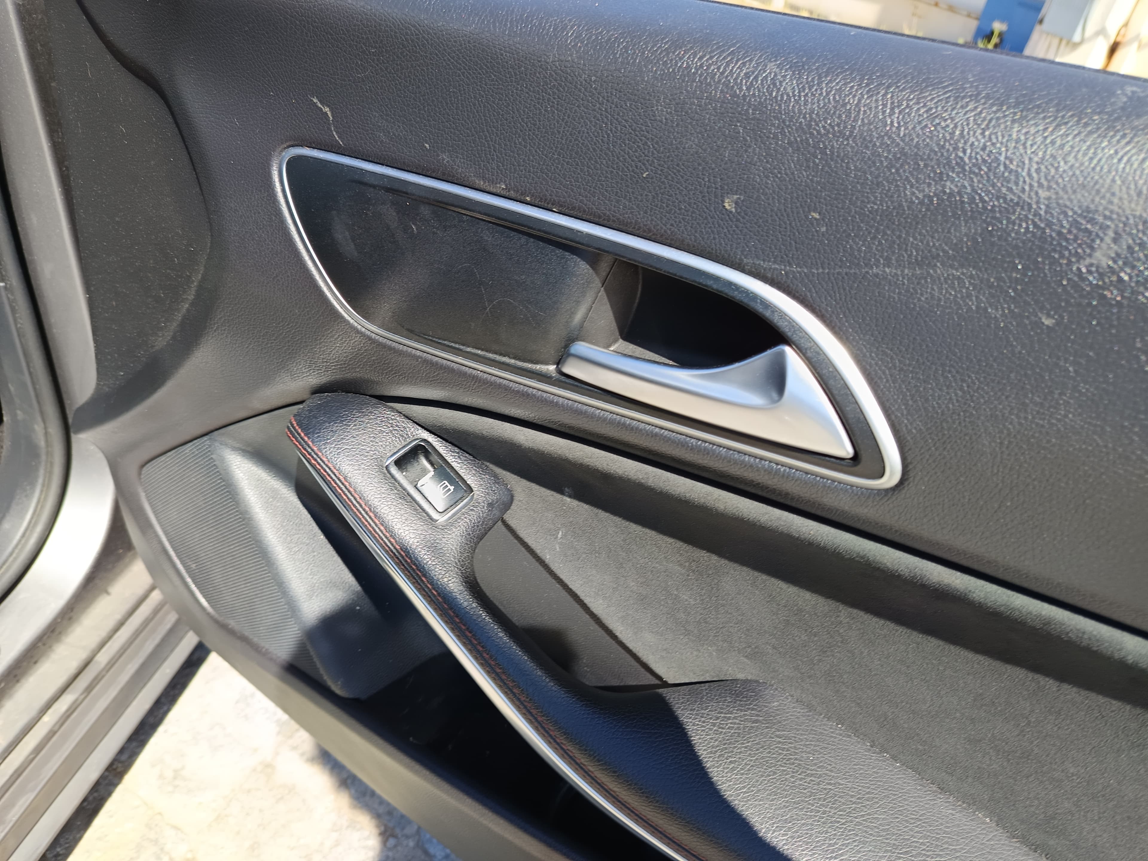 Mercedes-Benz CLA 200 CDI  · Ano 2016 — imagem 27