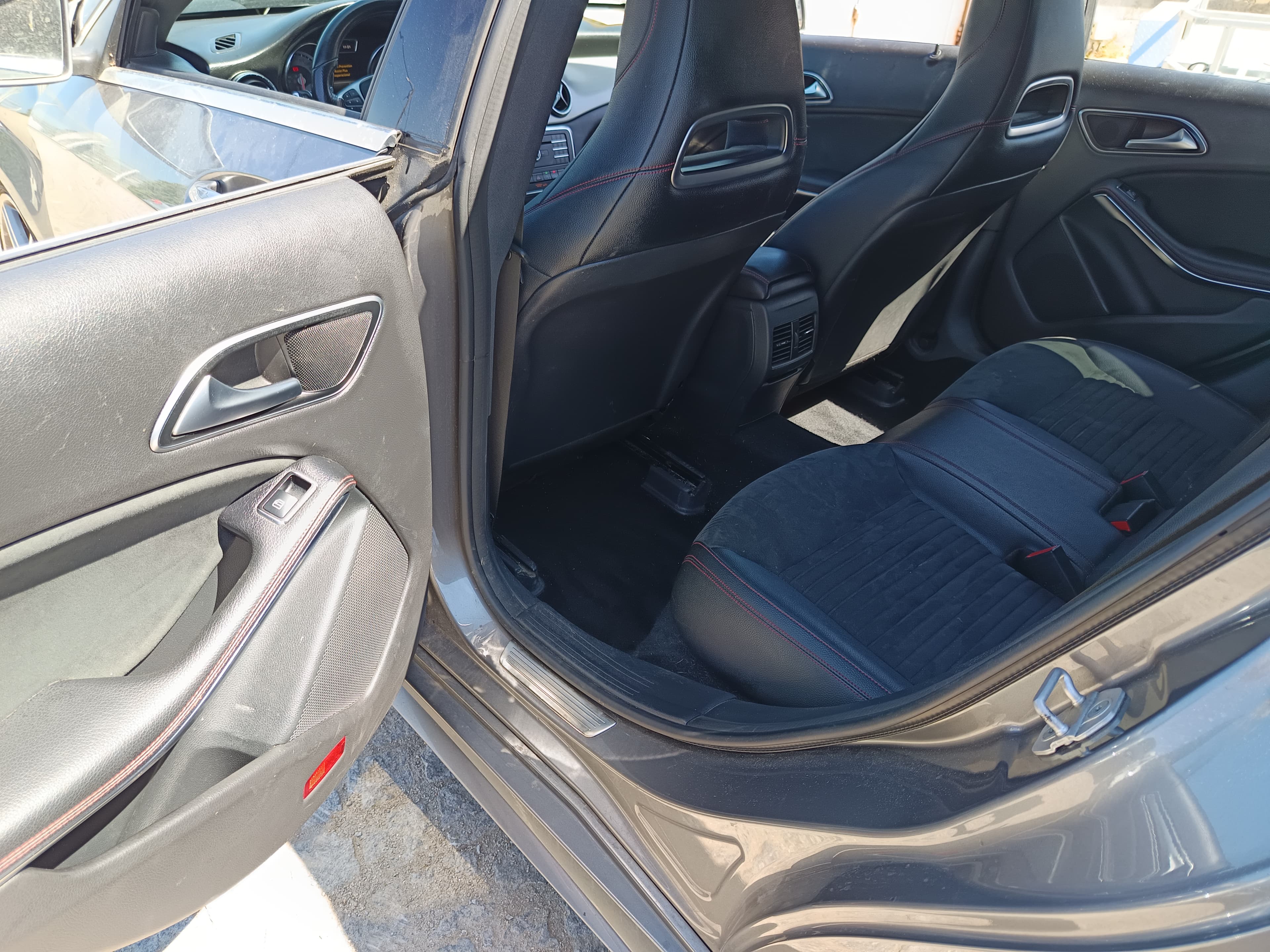 Mercedes-Benz CLA 200 CDI  · Ano 2016 — imagem 30