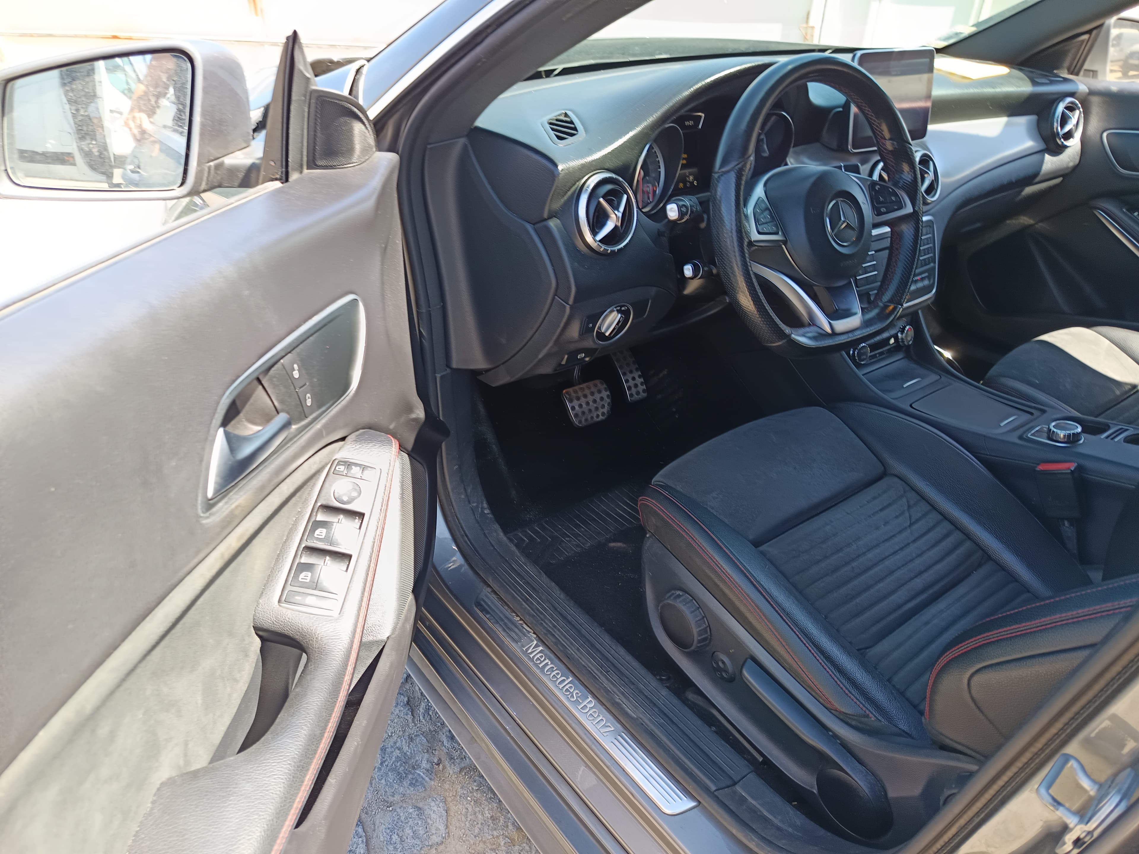 Mercedes-Benz CLA 200 CDI  · Ano 2016 — imagem 33