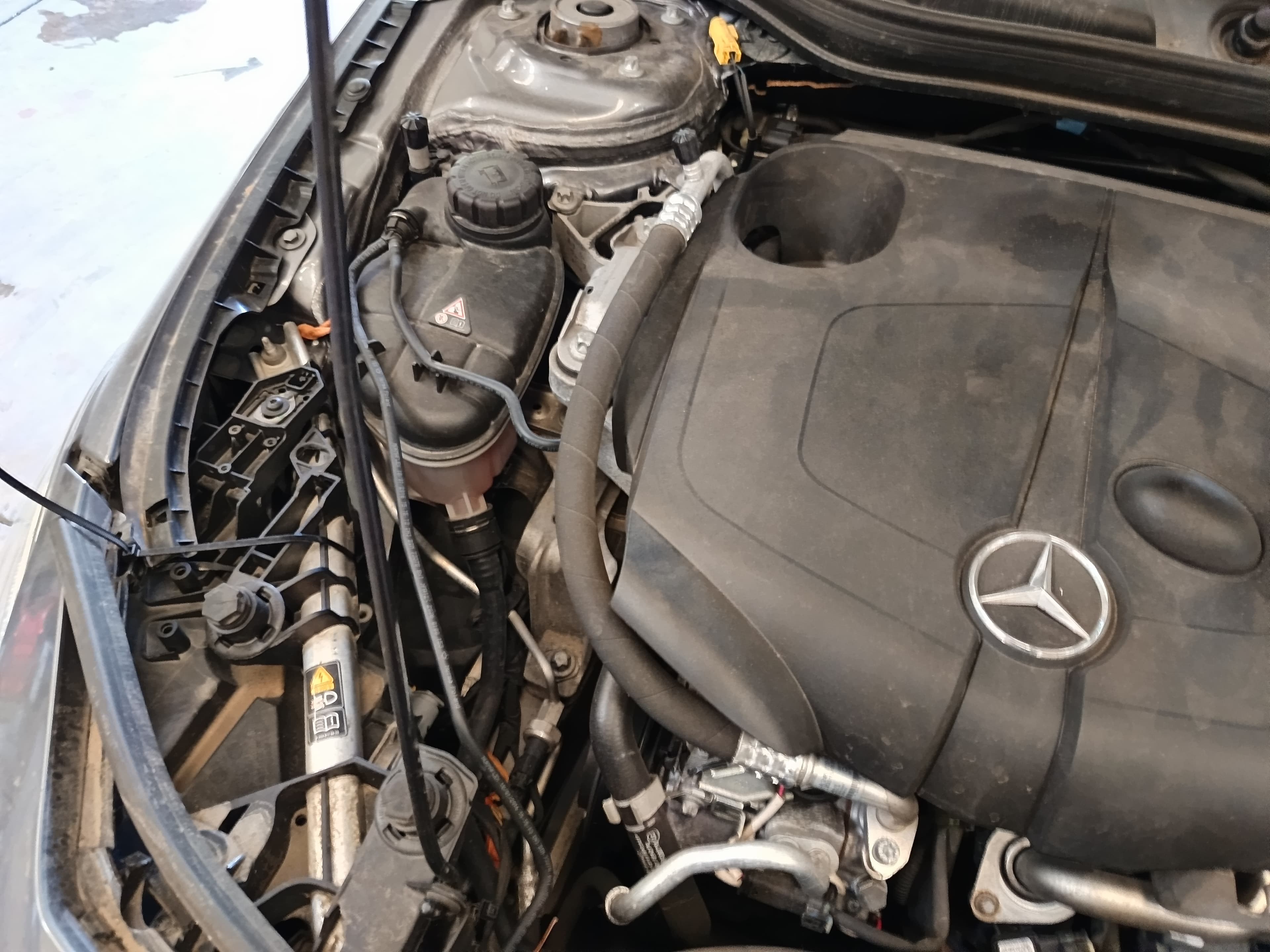 Mercedes-Benz CLA 200 CDI  · Ano 2016 — imagem 12