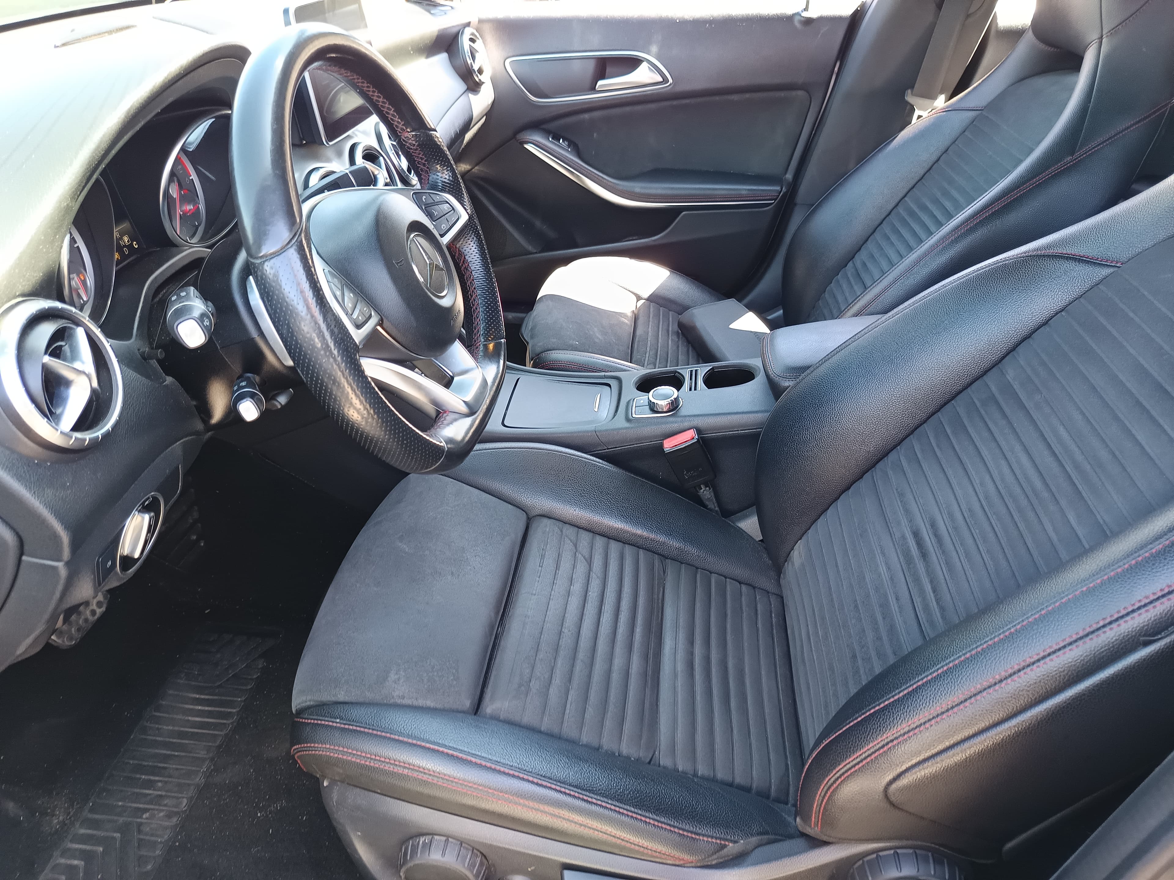 Mercedes-Benz CLA 200 CDI  · Ano 2016 — imagem 36