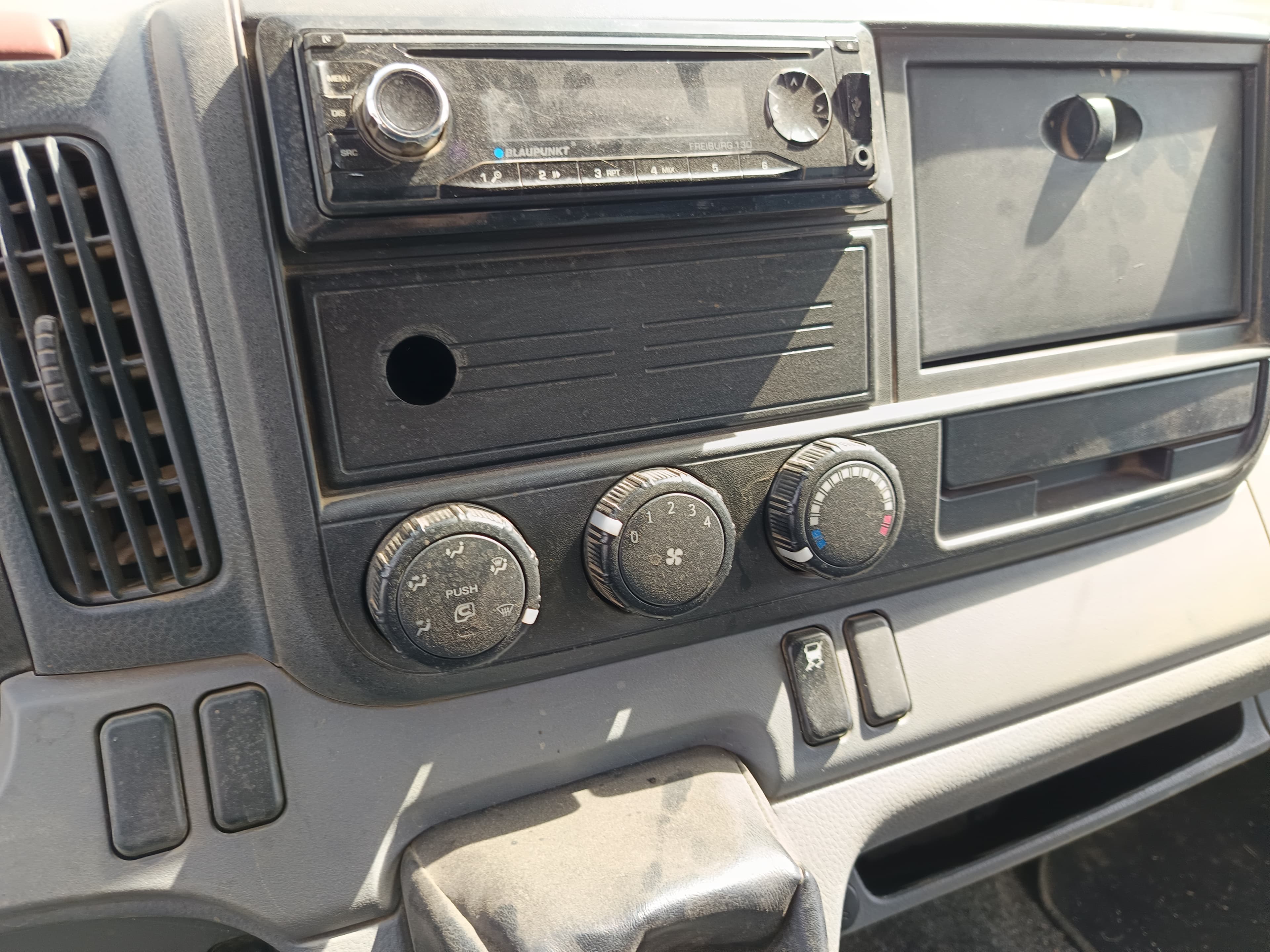 Mitsubishi Fuso · Ano 2015 — imagem 25