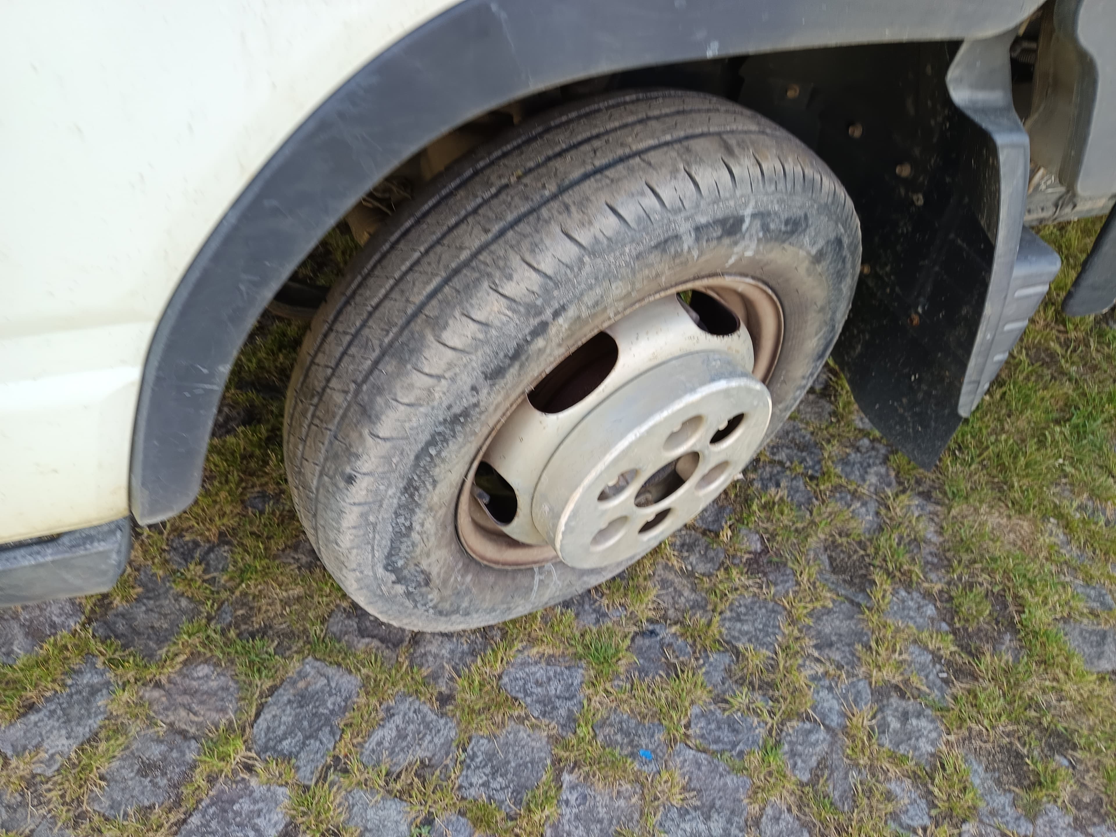 Mitsubishi Fuso · Ano 2015 — imagem 8