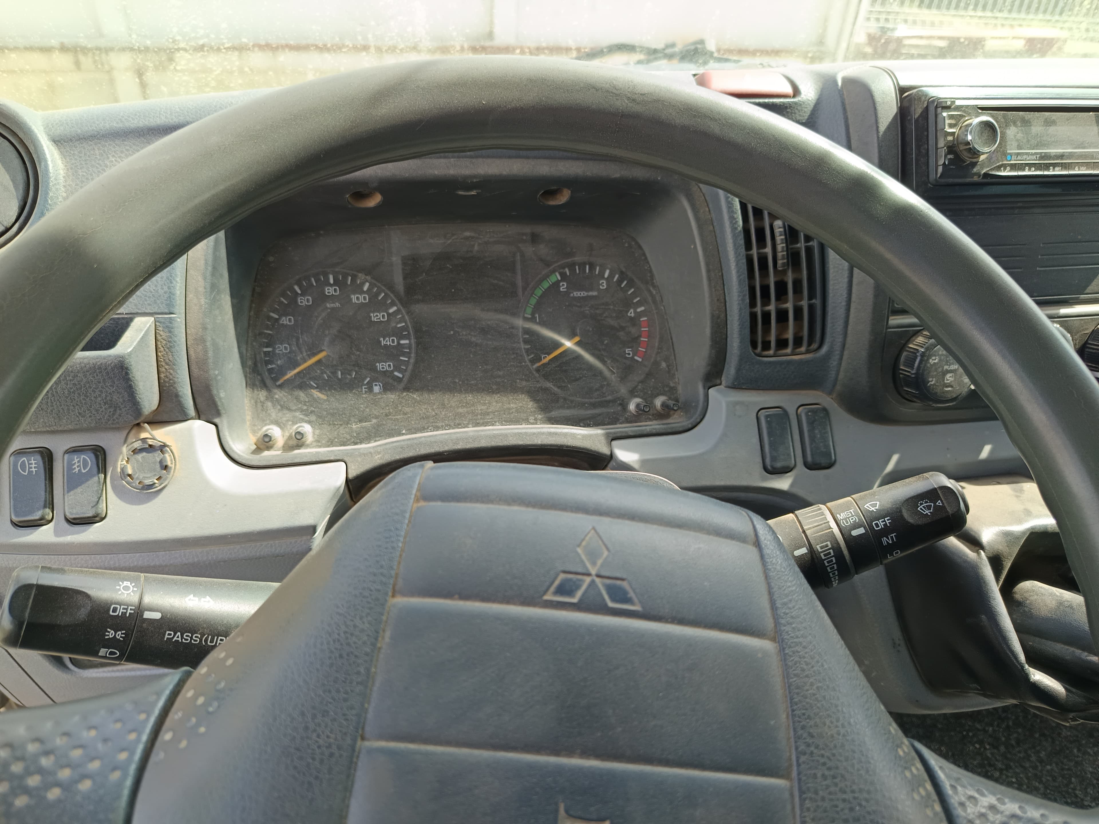 Mitsubishi Fuso · Ano 2015 — imagem 26