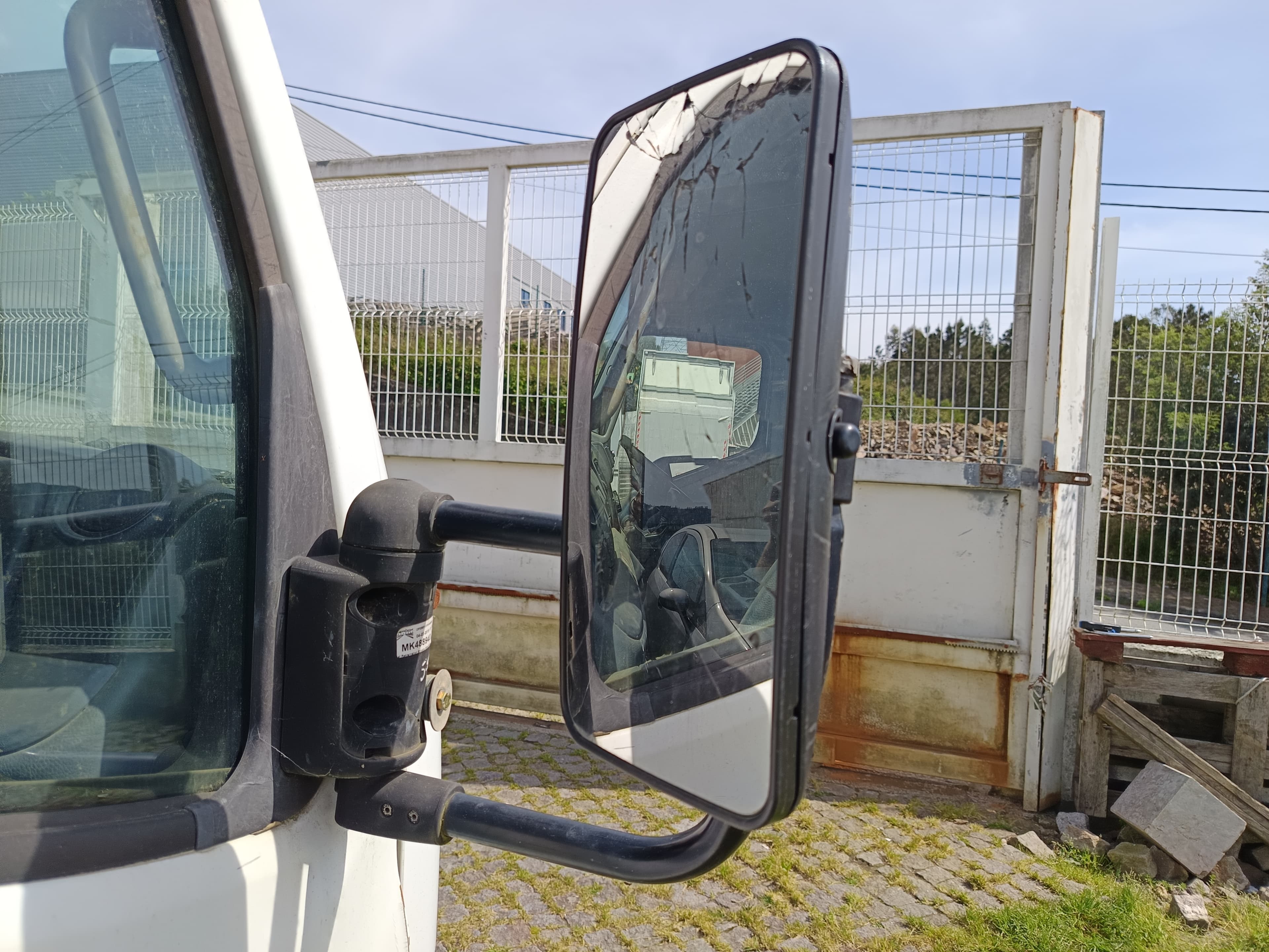 Mitsubishi Fuso · Ano 2015 — imagem 12