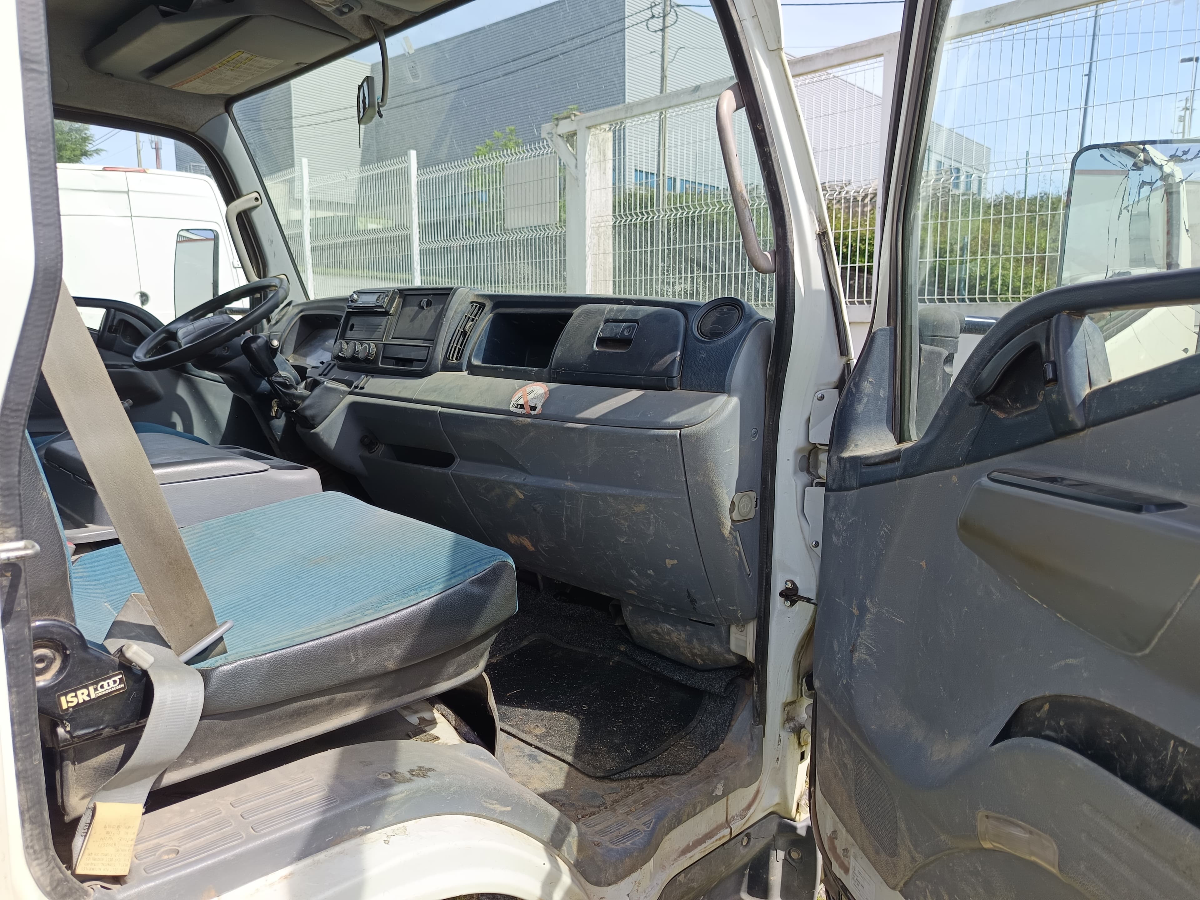 Mitsubishi Fuso · Ano 2015 — imagem 30