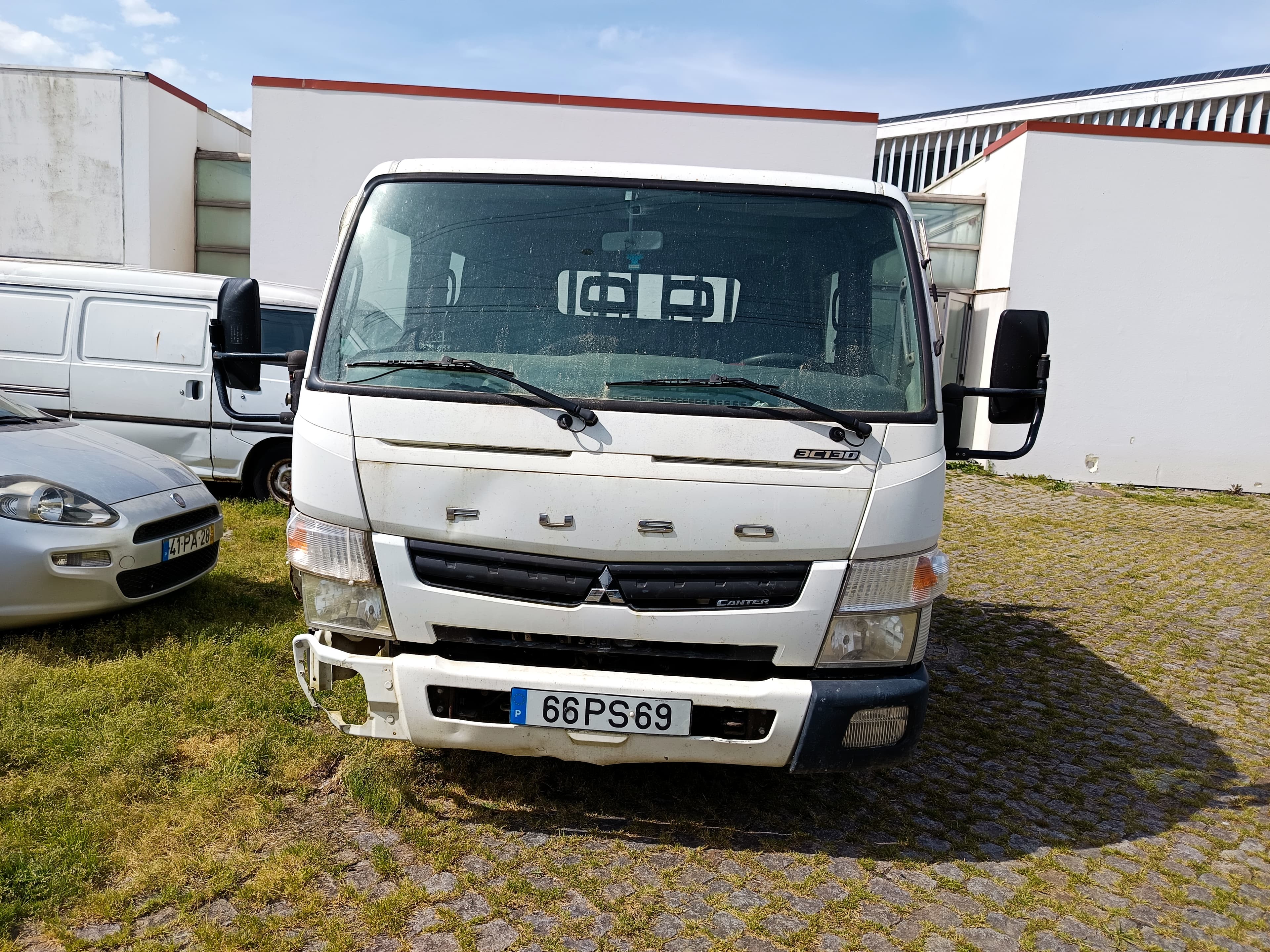 Mitsubishi Fuso · Ano 2015 — imagem 2