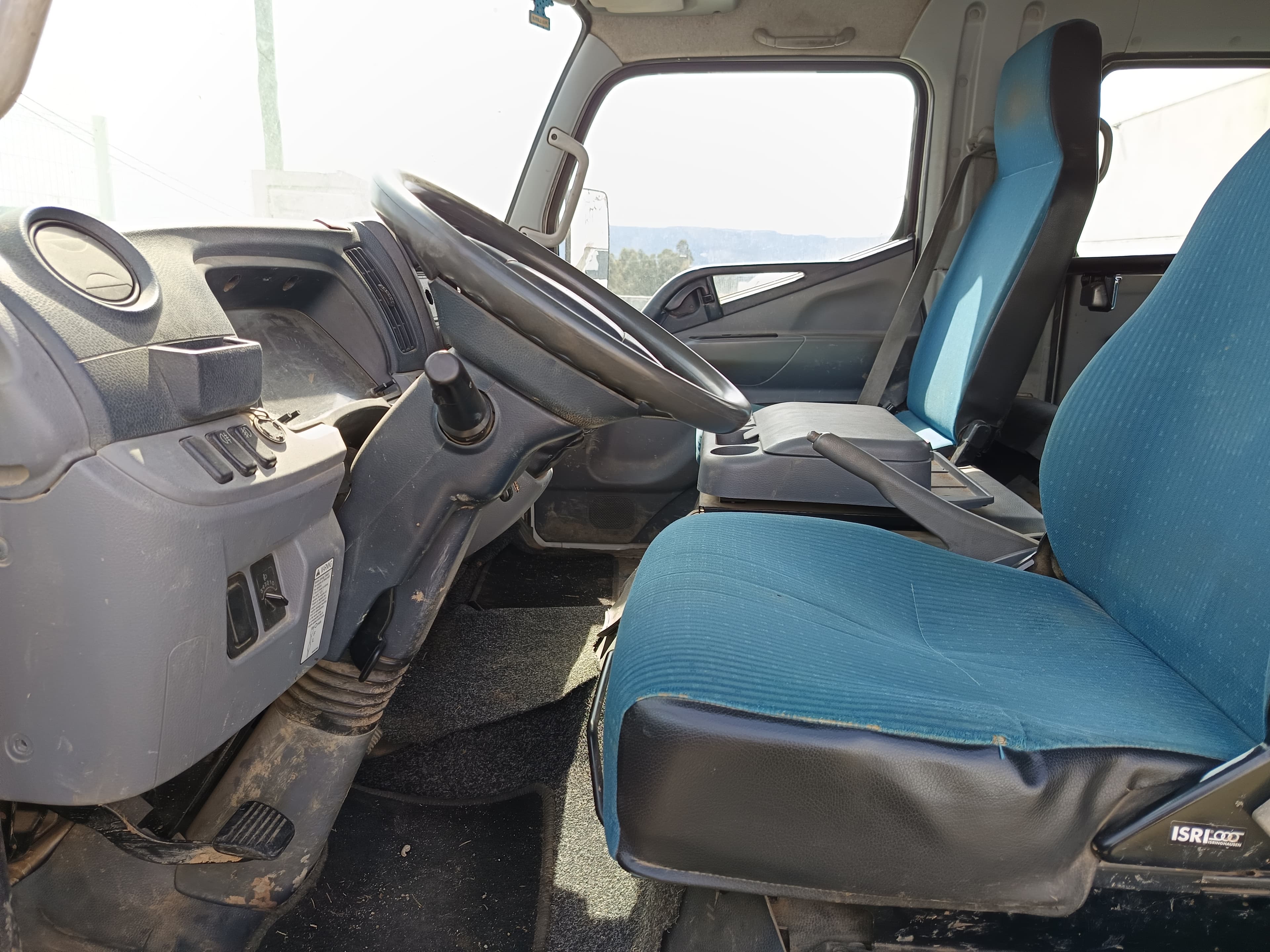 Mitsubishi Fuso · Ano 2015 — imagem 16