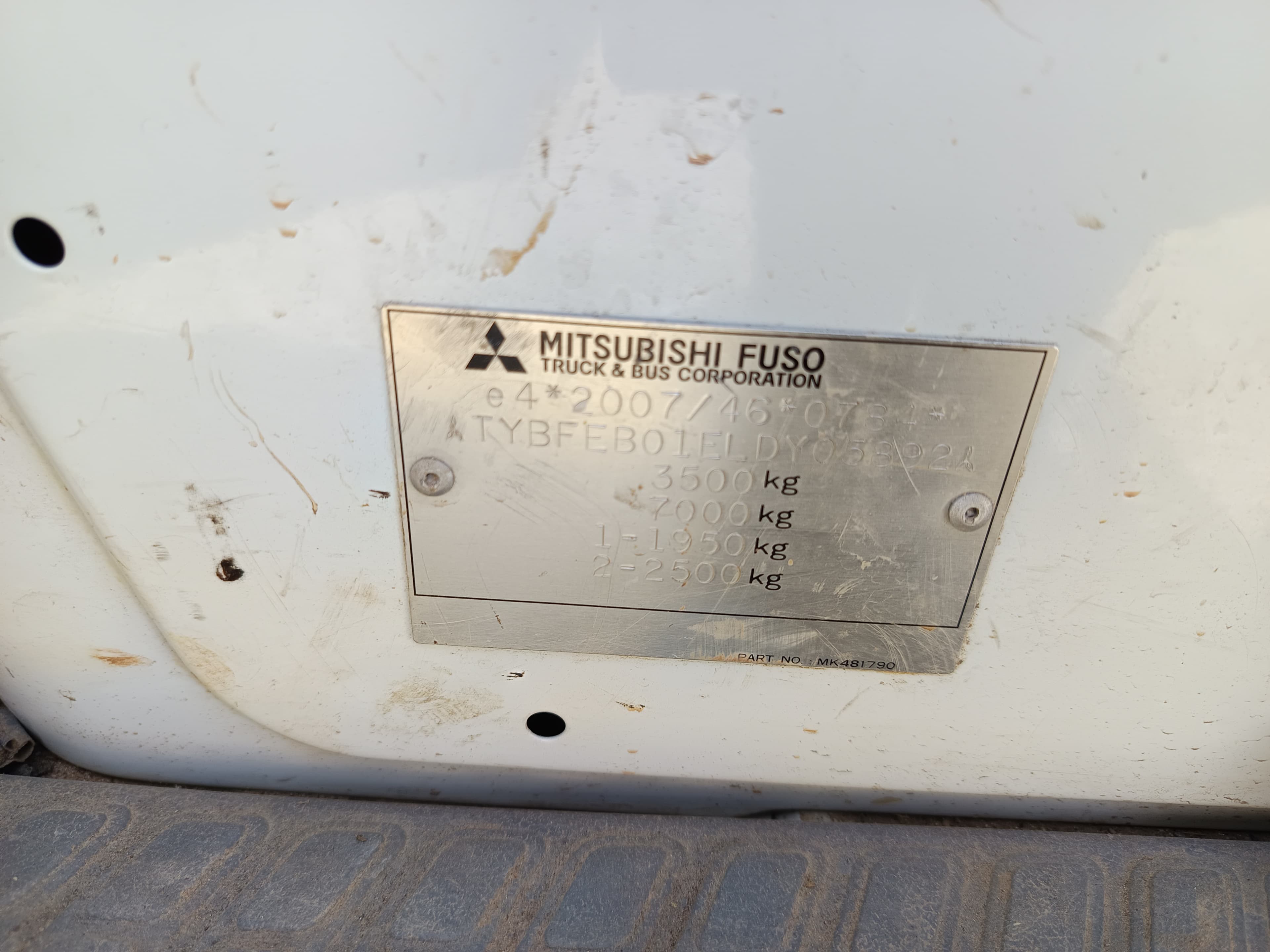 Mitsubishi Fuso · Ano 2015 — imagem 20
