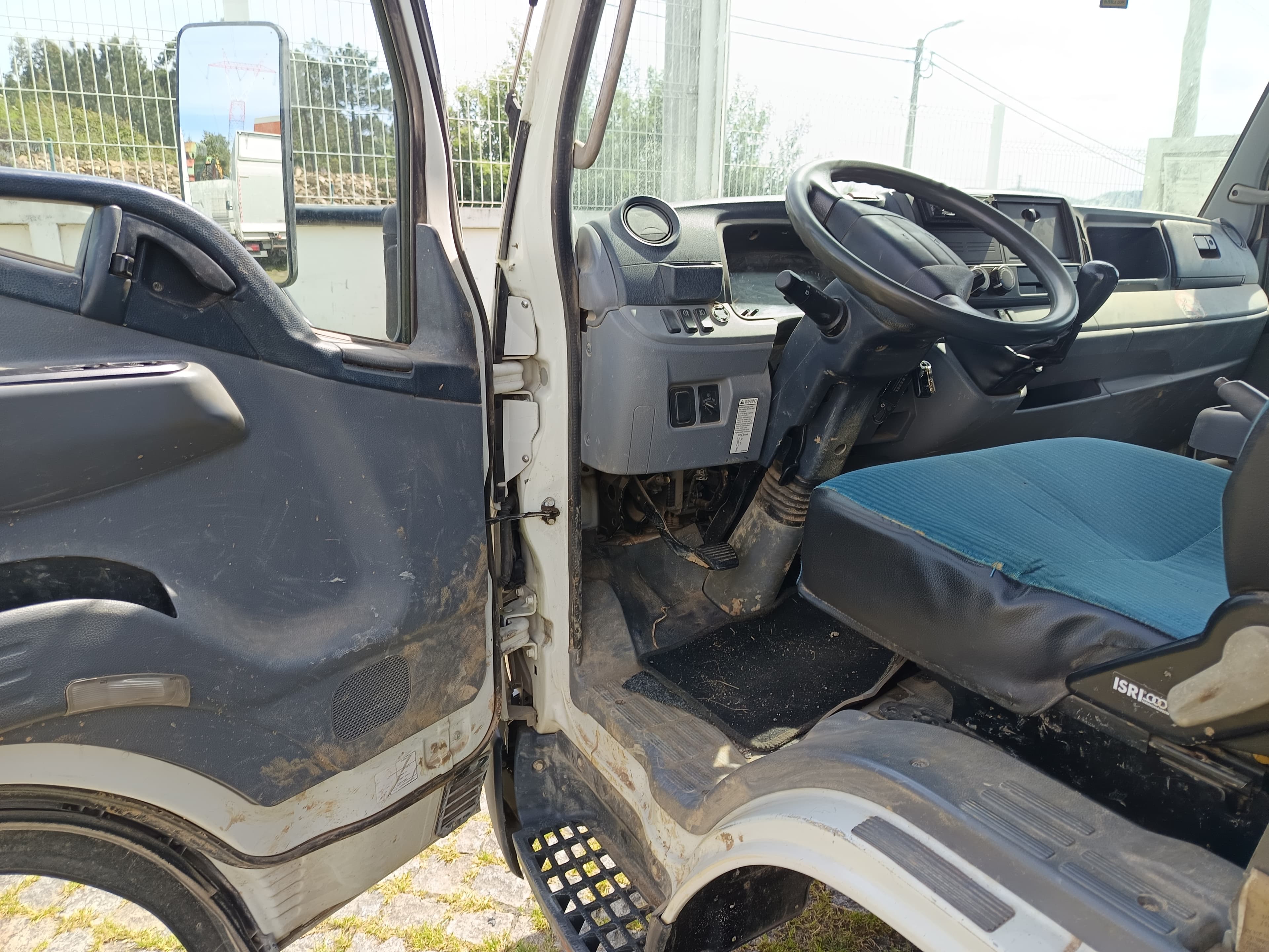 Mitsubishi Fuso · Ano 2015 — imagem 14